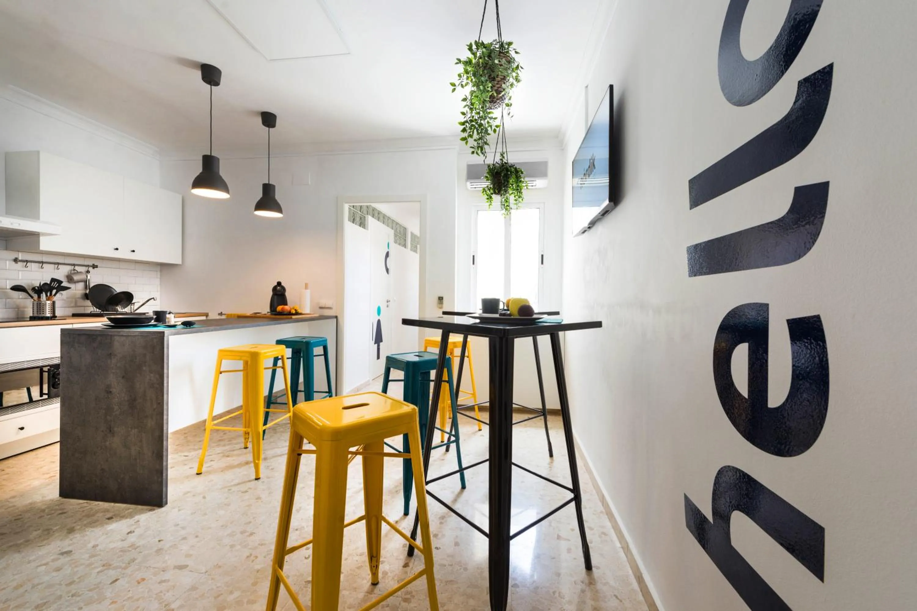 Communal lounge/ TV room in Nordik Rooms Urban - Trinidad "Copenhague"