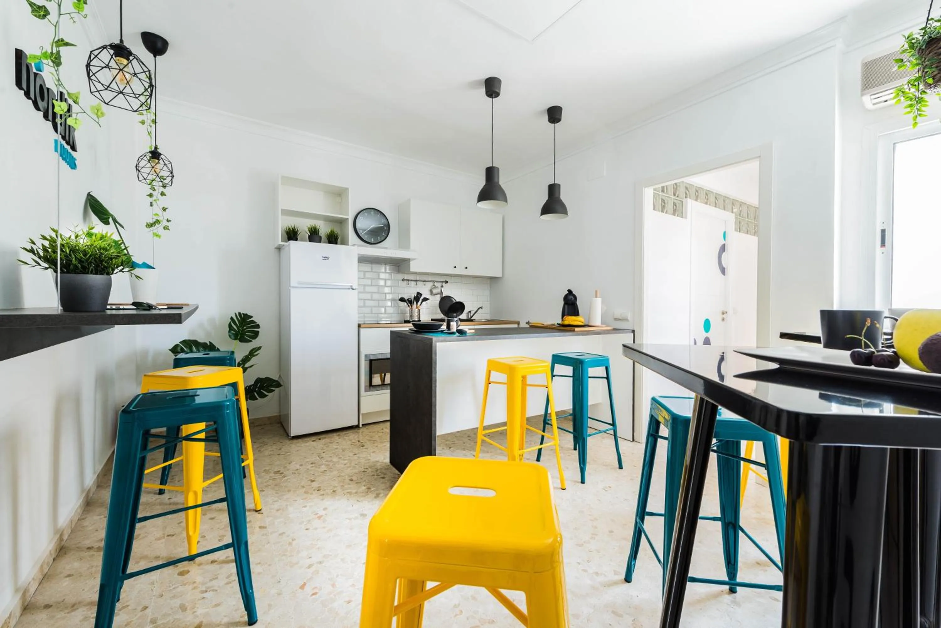 Communal lounge/ TV room in Nordik Rooms Urban - Trinidad "Copenhague"