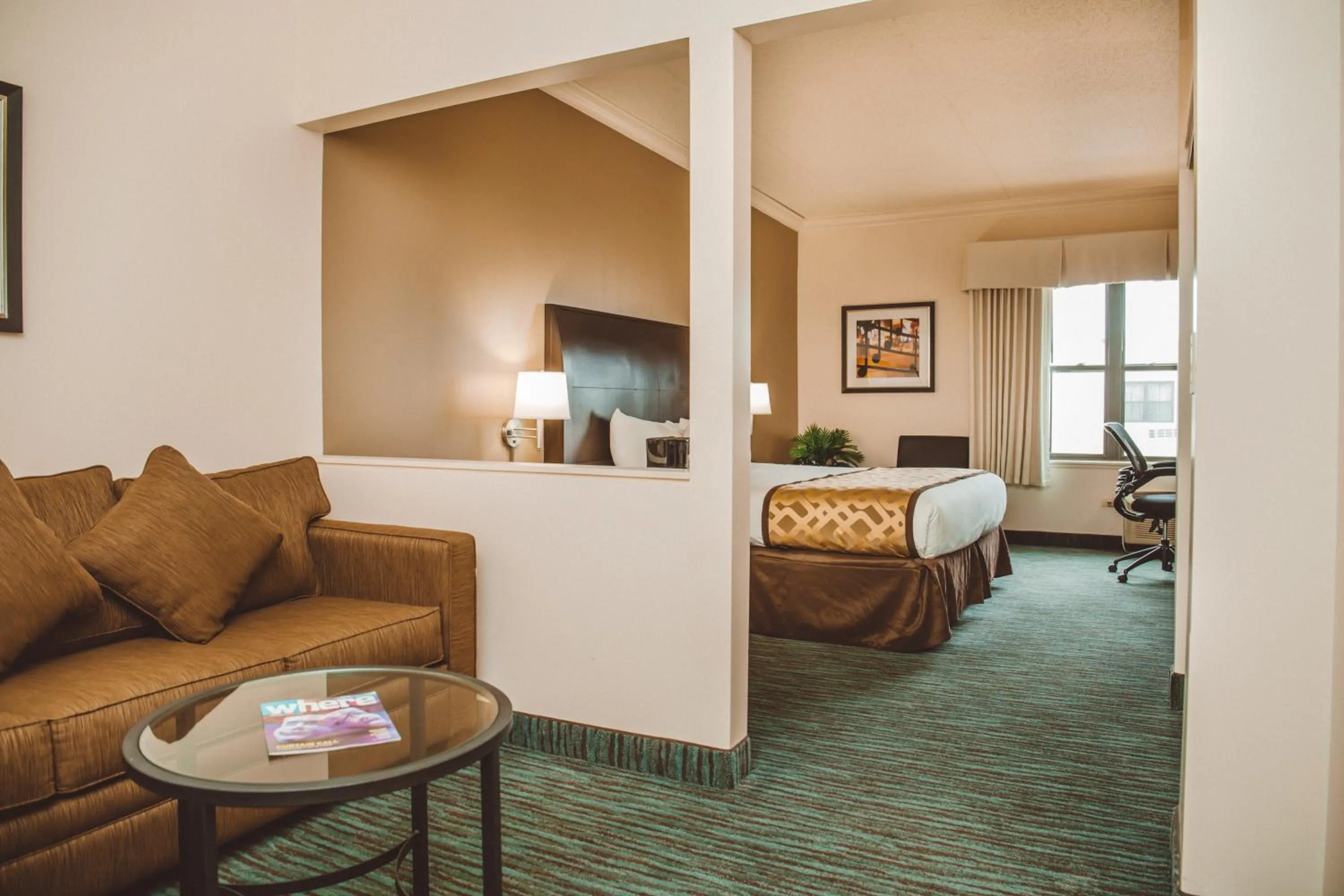 Photo of the whole room in Chicago South Loop Hotel