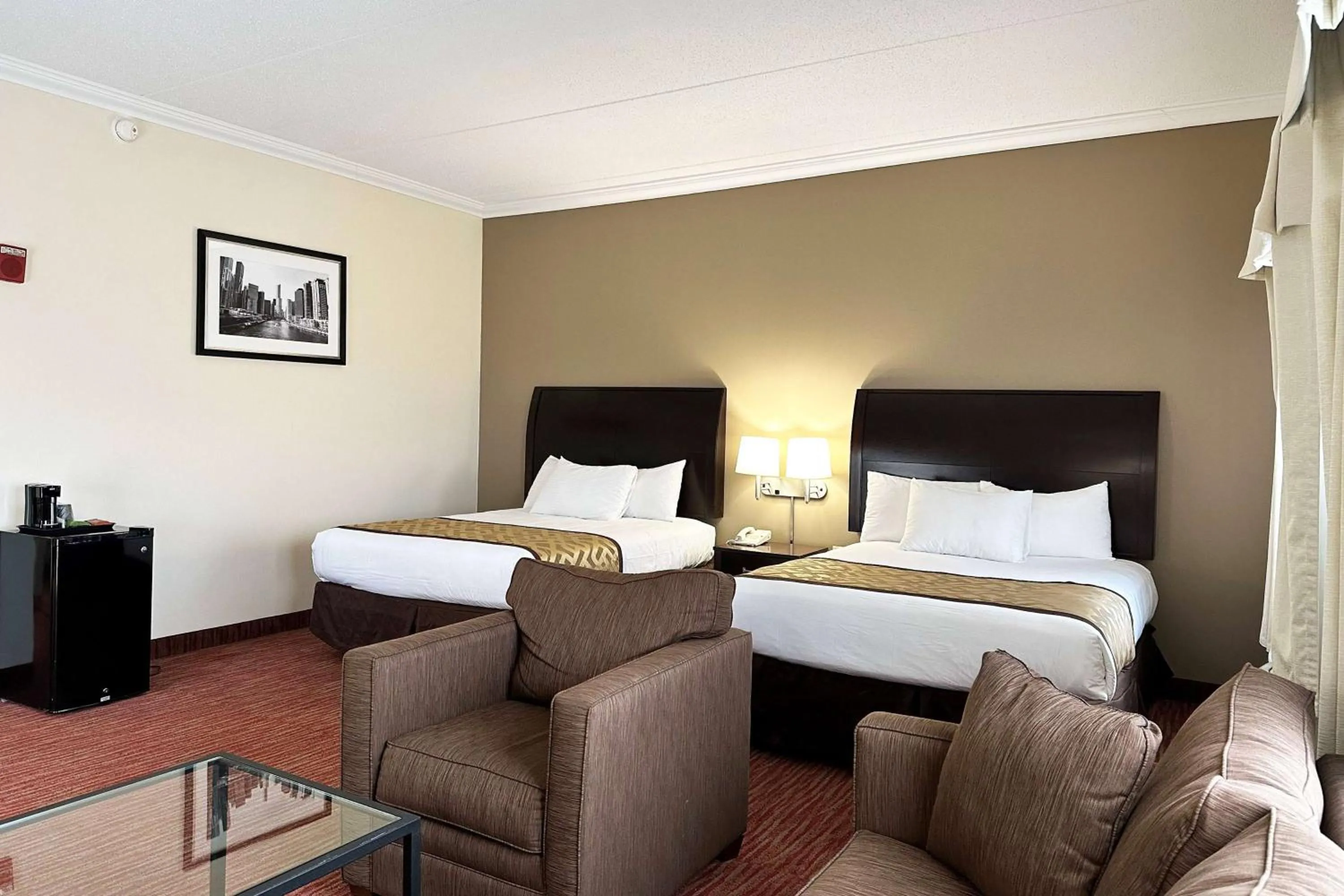 Photo of the whole room, Bed in Chicago South Loop Hotel