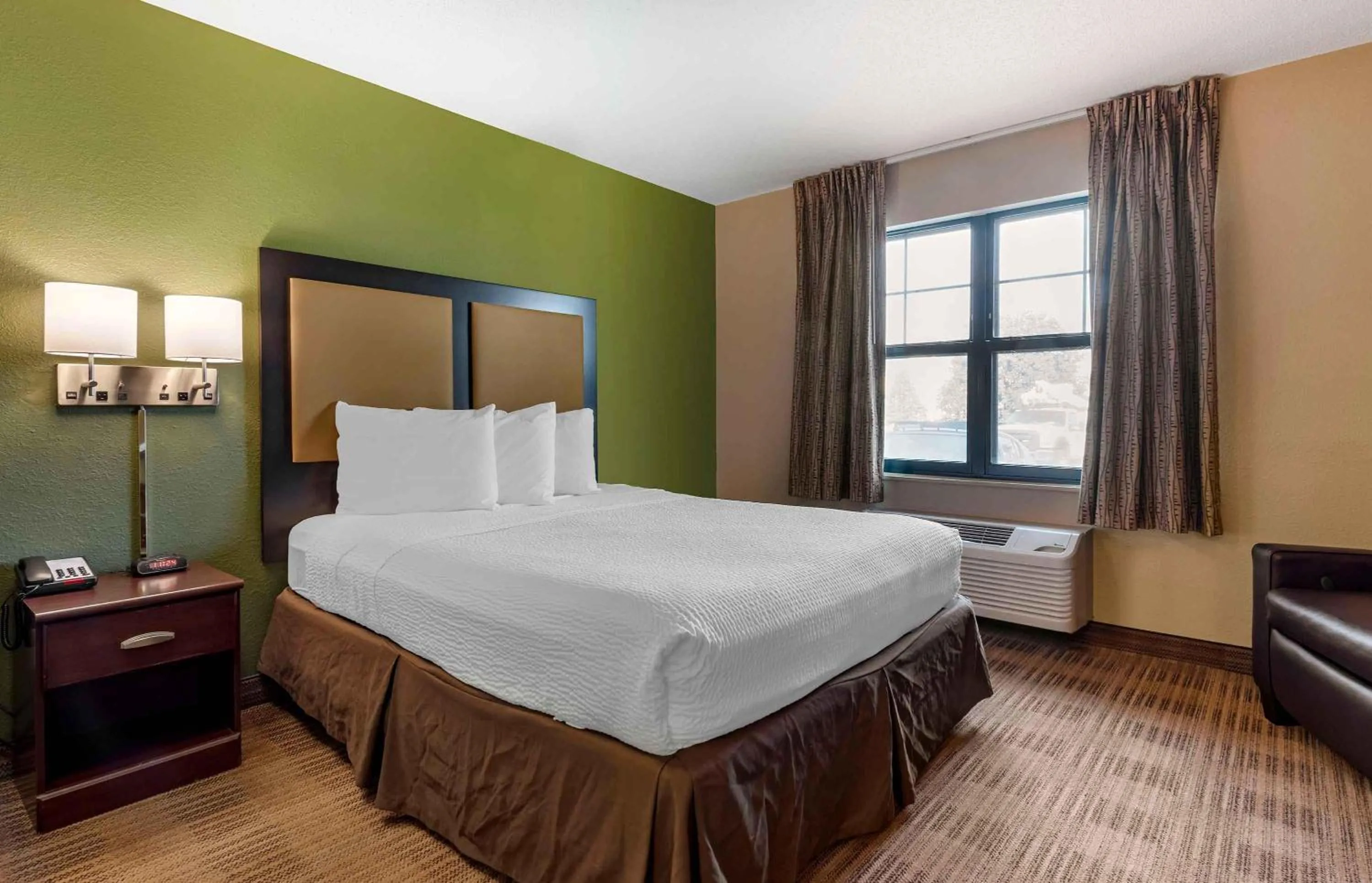 Bedroom, Bed in Extended Stay America Suites - Rochester - North