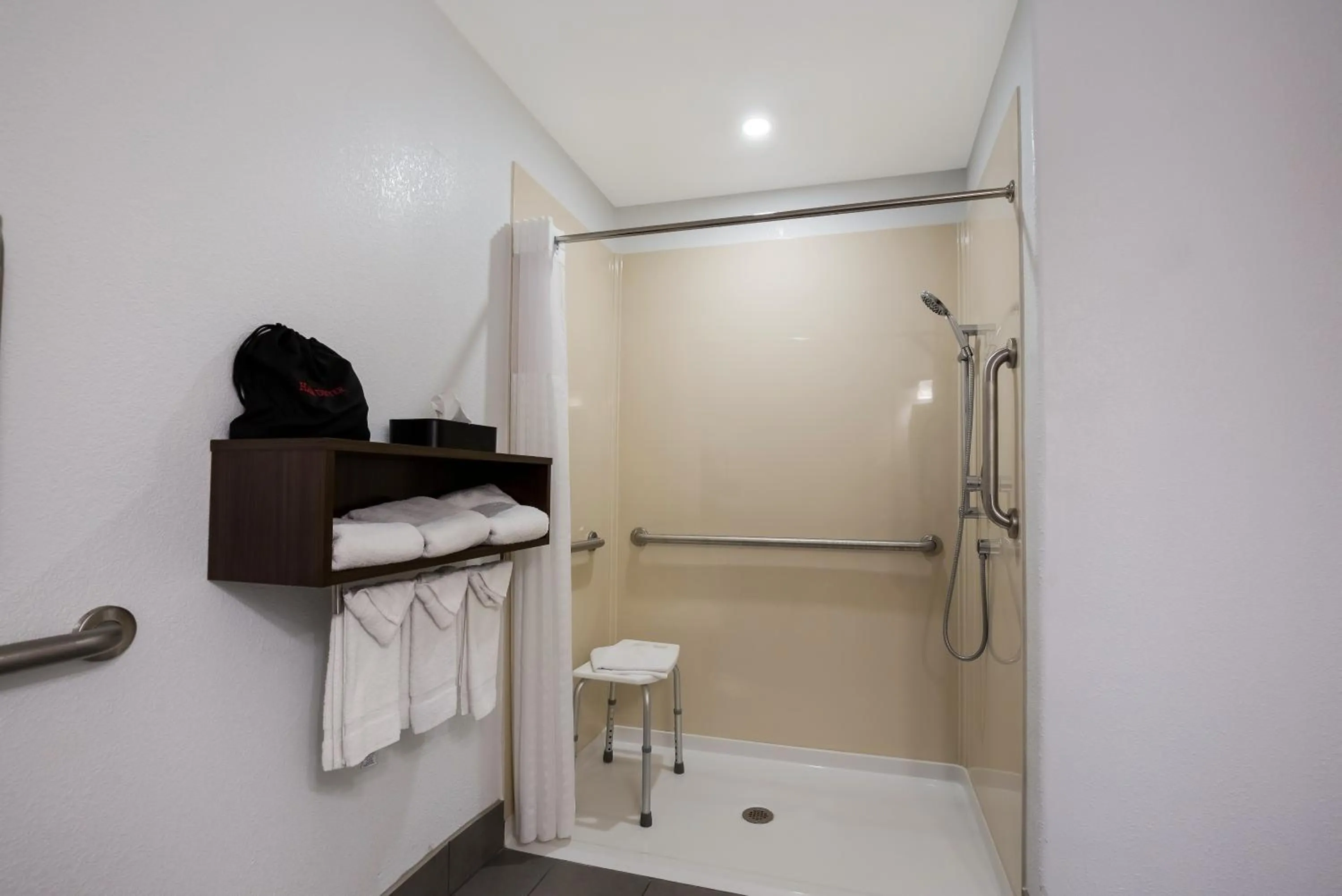 Bathroom in Country Inn & Suites by Radisson, Marion, IL