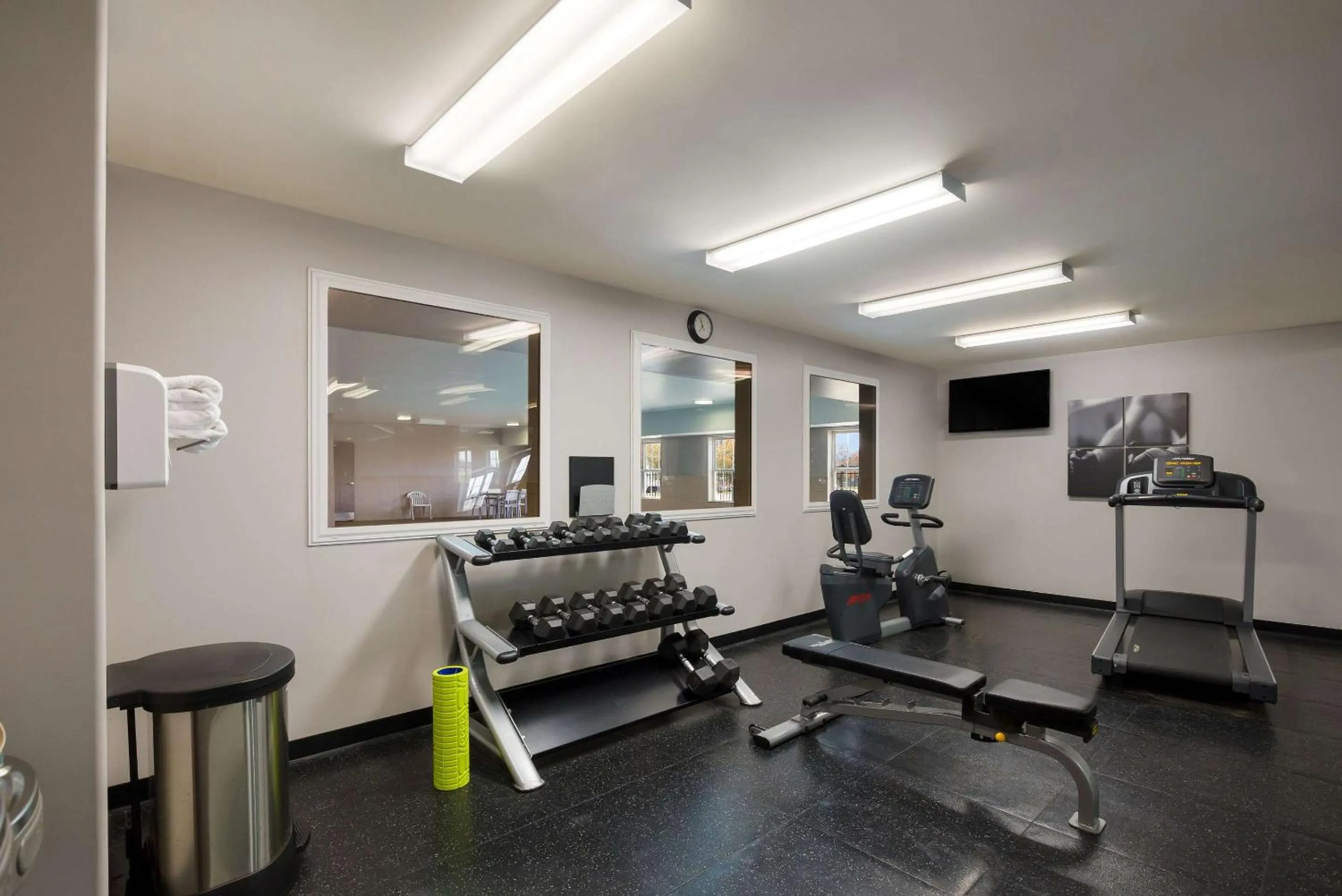 Fitness centre/facilities in Country Inn & Suites by Radisson, Marion, IL