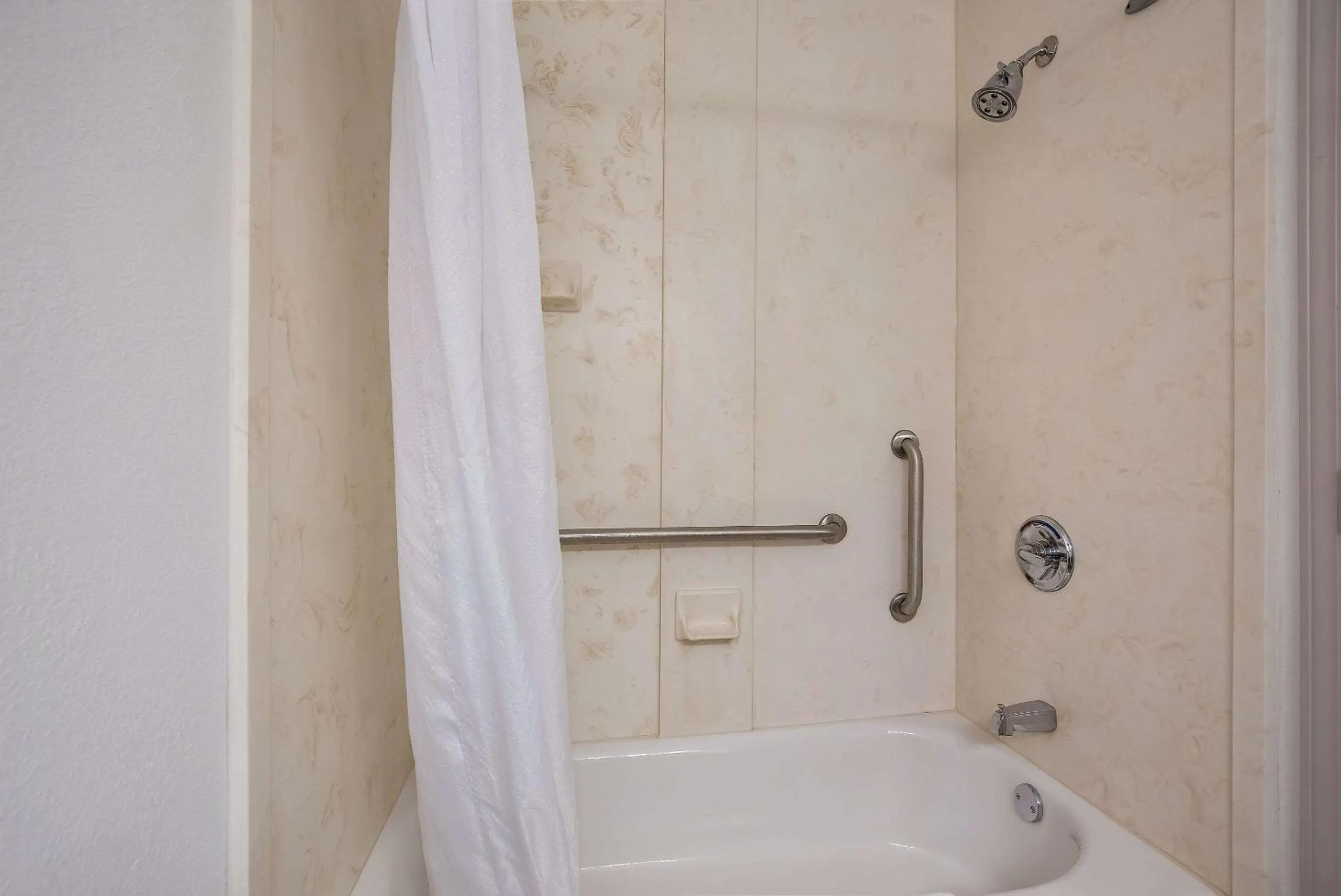 Bedroom in Country Inn & Suites by Radisson, Marion, IL