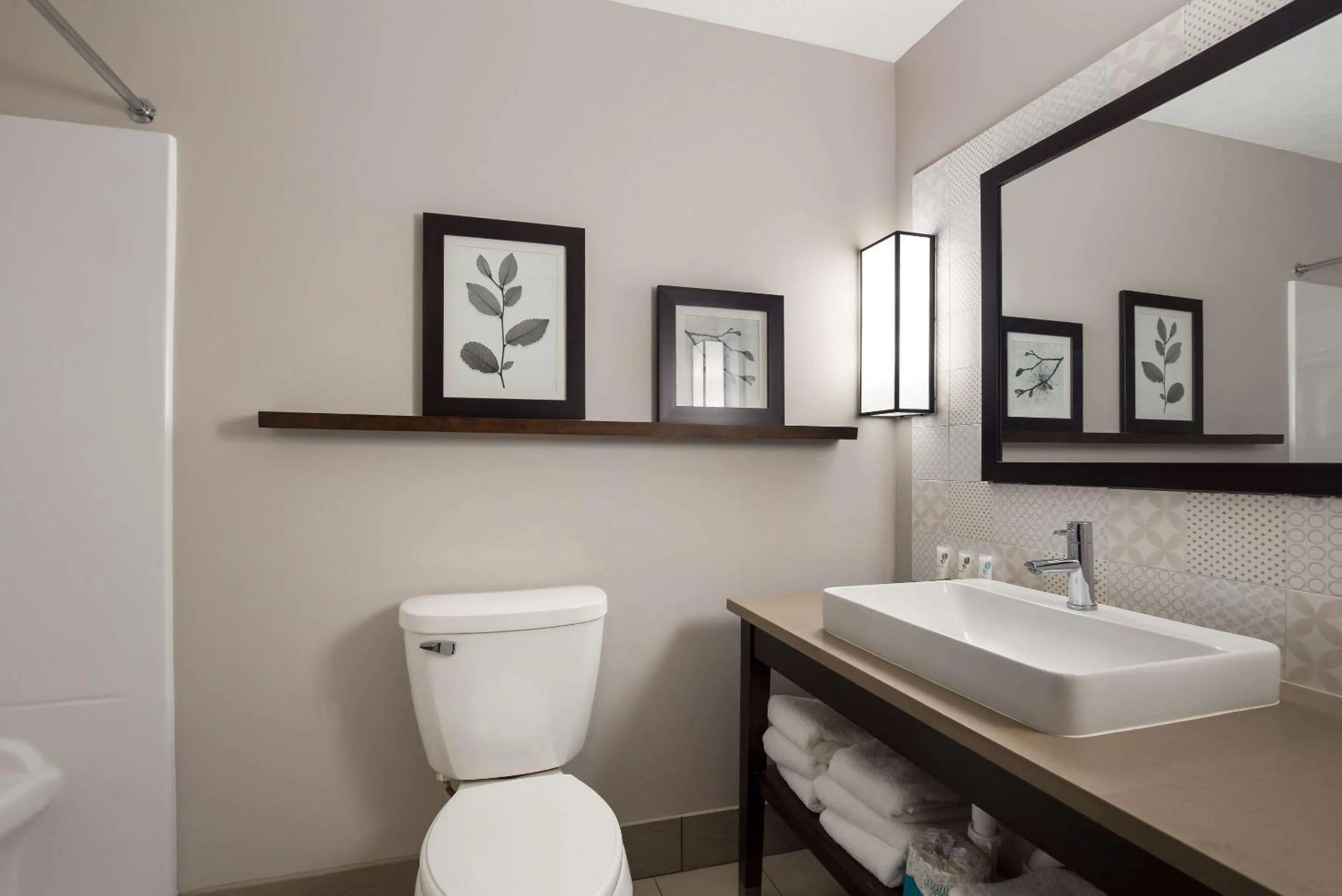 Bathroom in Country Inn & Suites by Radisson, Marion, IL