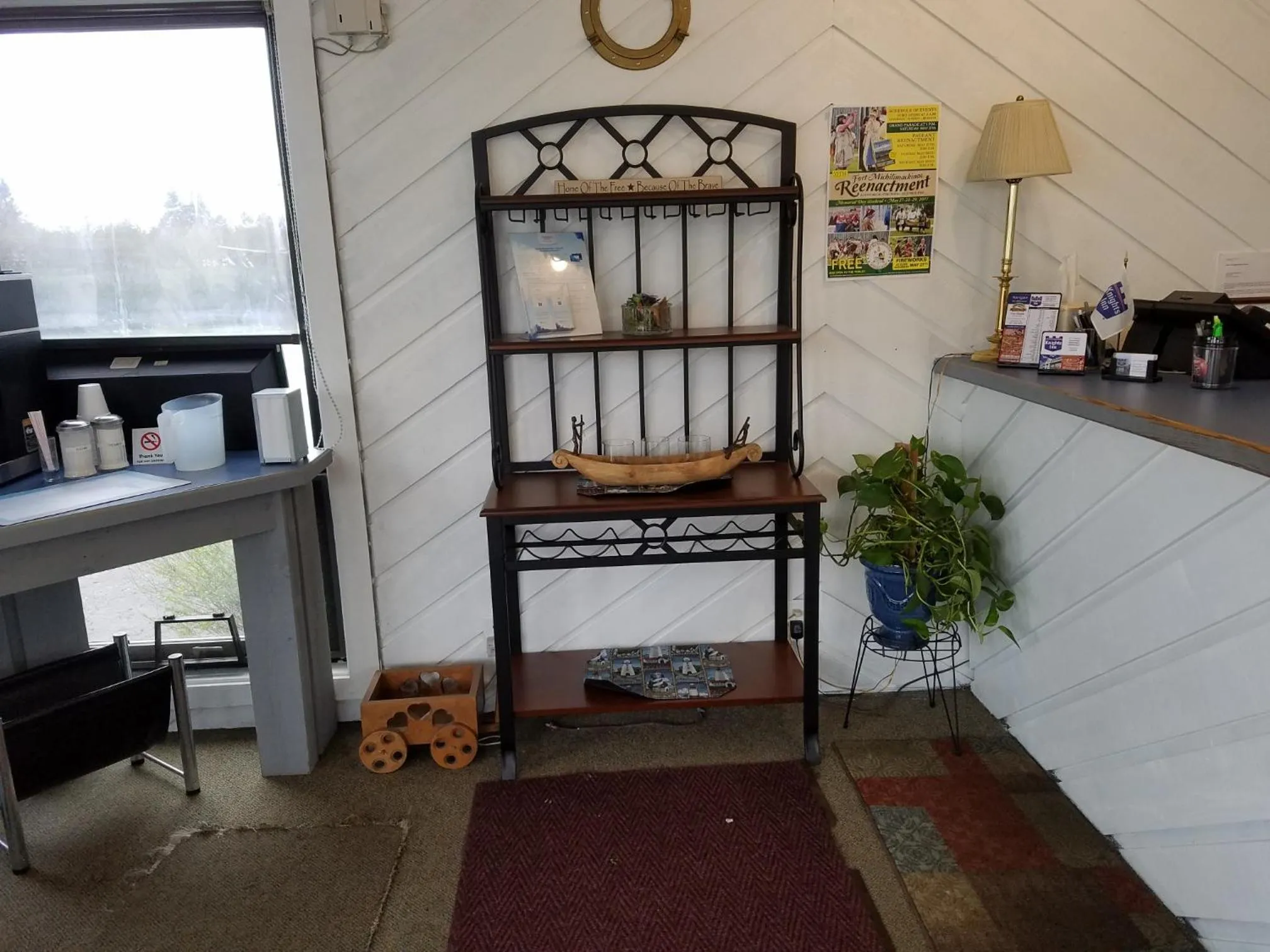 Lobby or reception in Knights Inn Mackinaw City