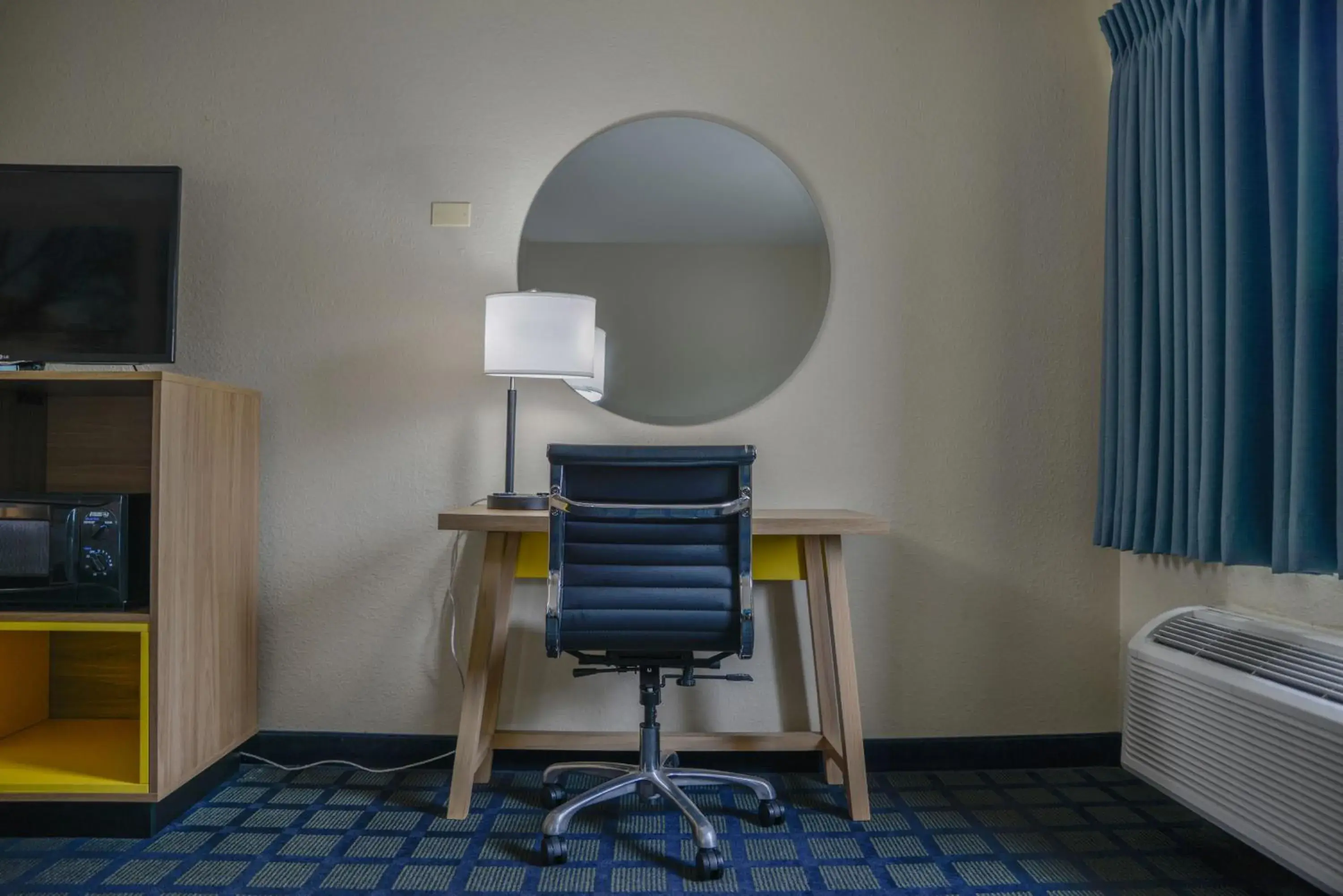 Queen Room with Two Queen Beds - Non-Smoking in Days Inn by Wyndham Mount Vernon Queen Room with Two Queen Beds - Non-Smoking in Days Inn by Wyndham Mount Vernon