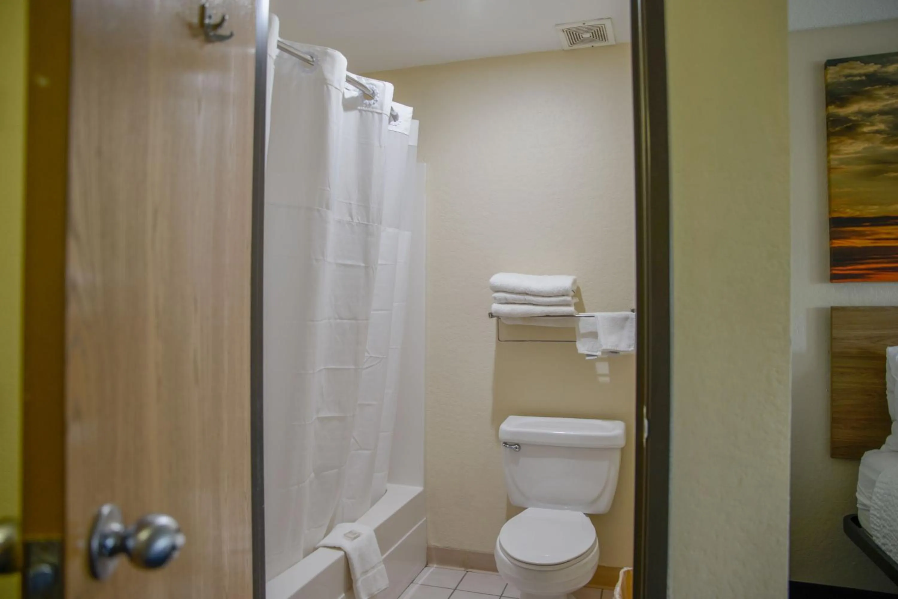 Bathroom in Days Inn by Wyndham Mount Vernon