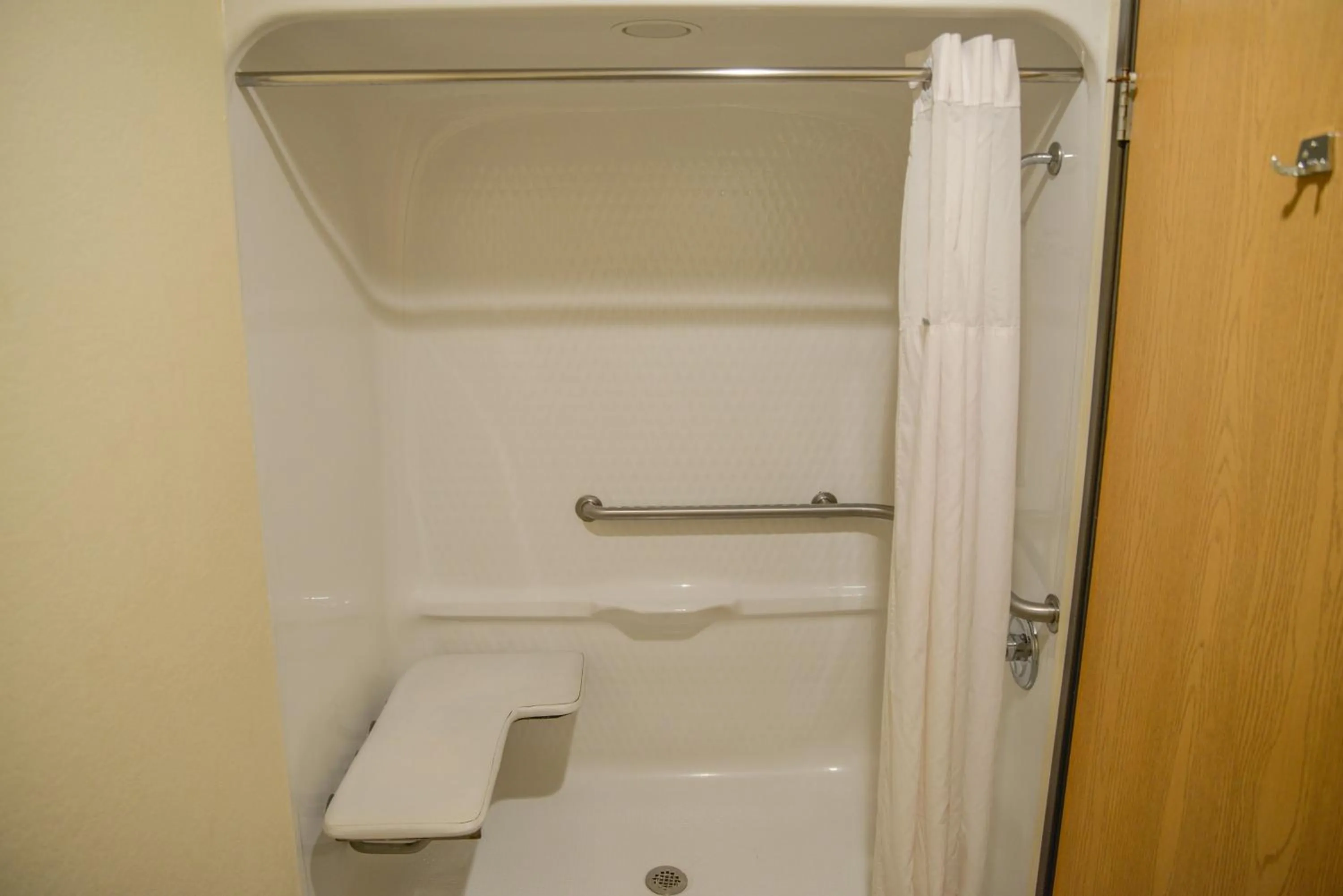 Bathroom in Days Inn by Wyndham Mount Vernon