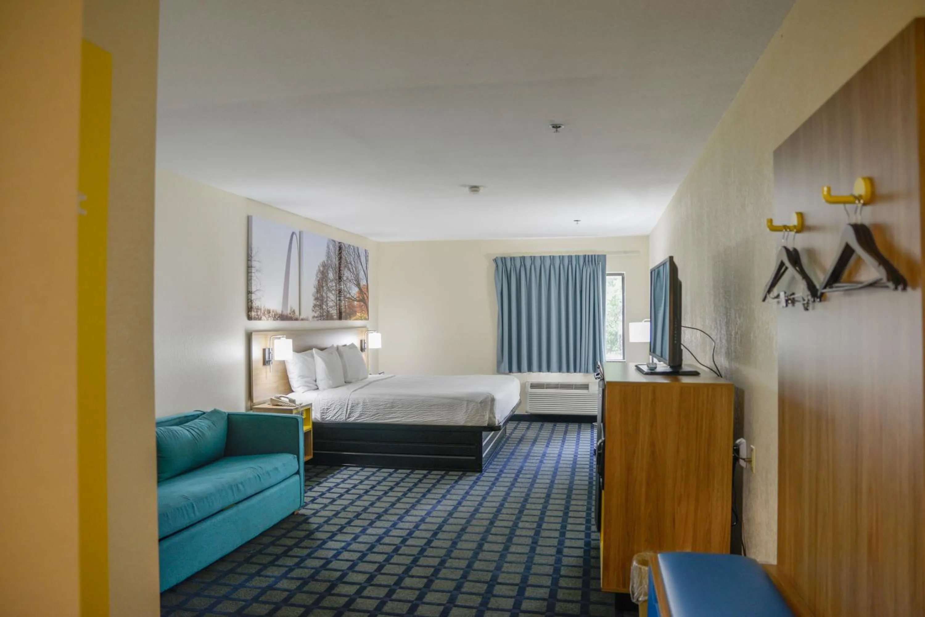 Bedroom, Bed in Days Inn by Wyndham Mount Vernon