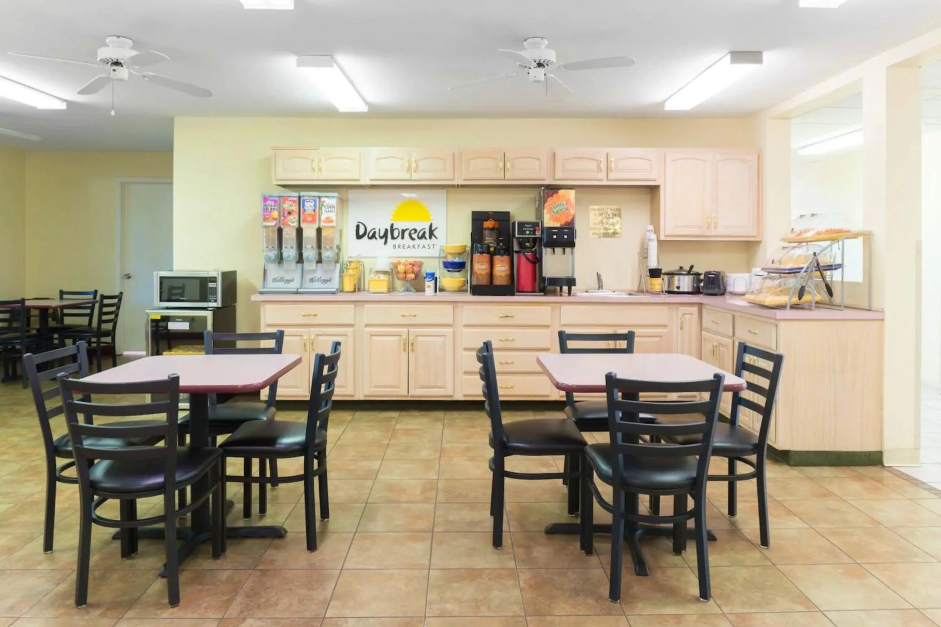 Buffet breakfast in Days Inn by Wyndham Mount Vernon