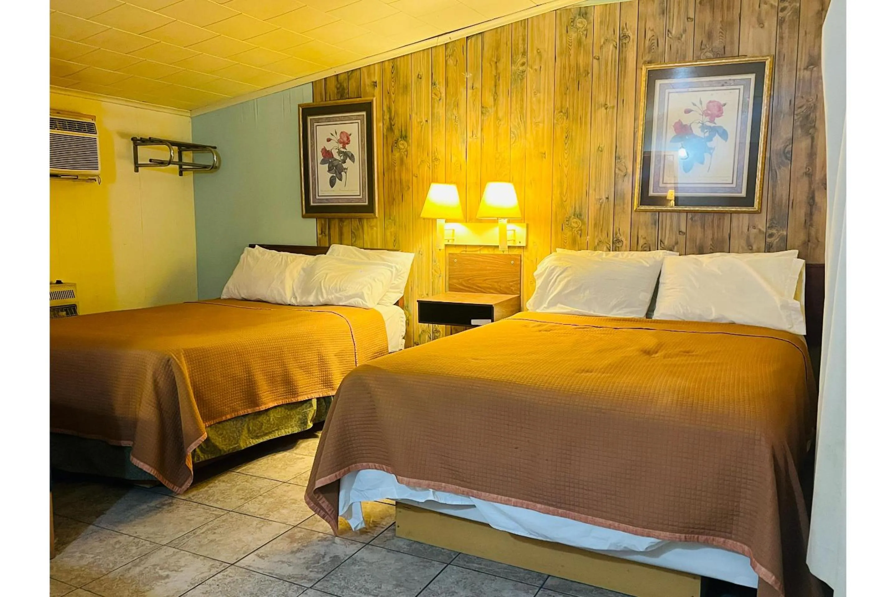 Bedroom in Capital O Sparta Motel Near Carbondale