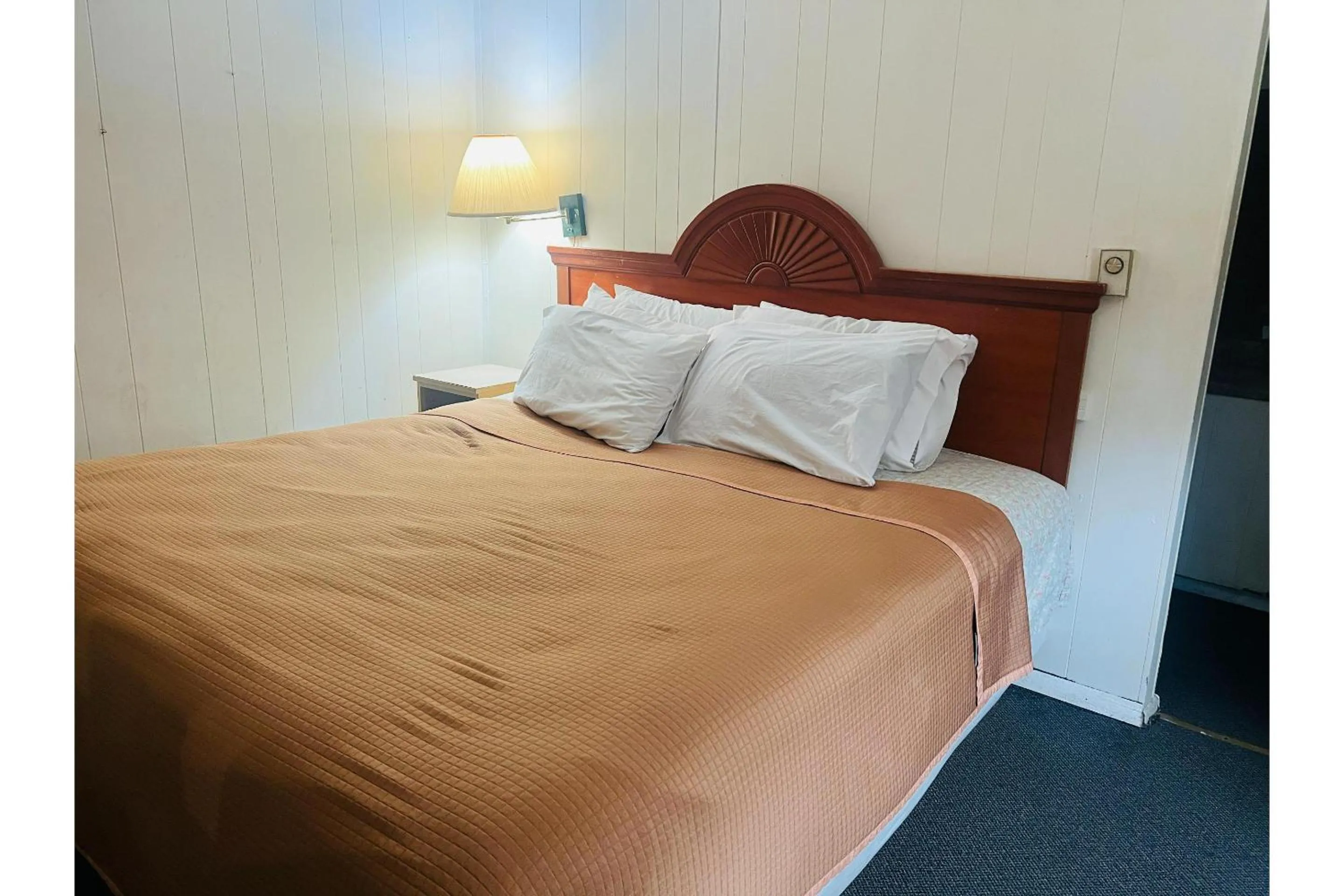 Bedroom in Capital O Sparta Motel Near Carbondale