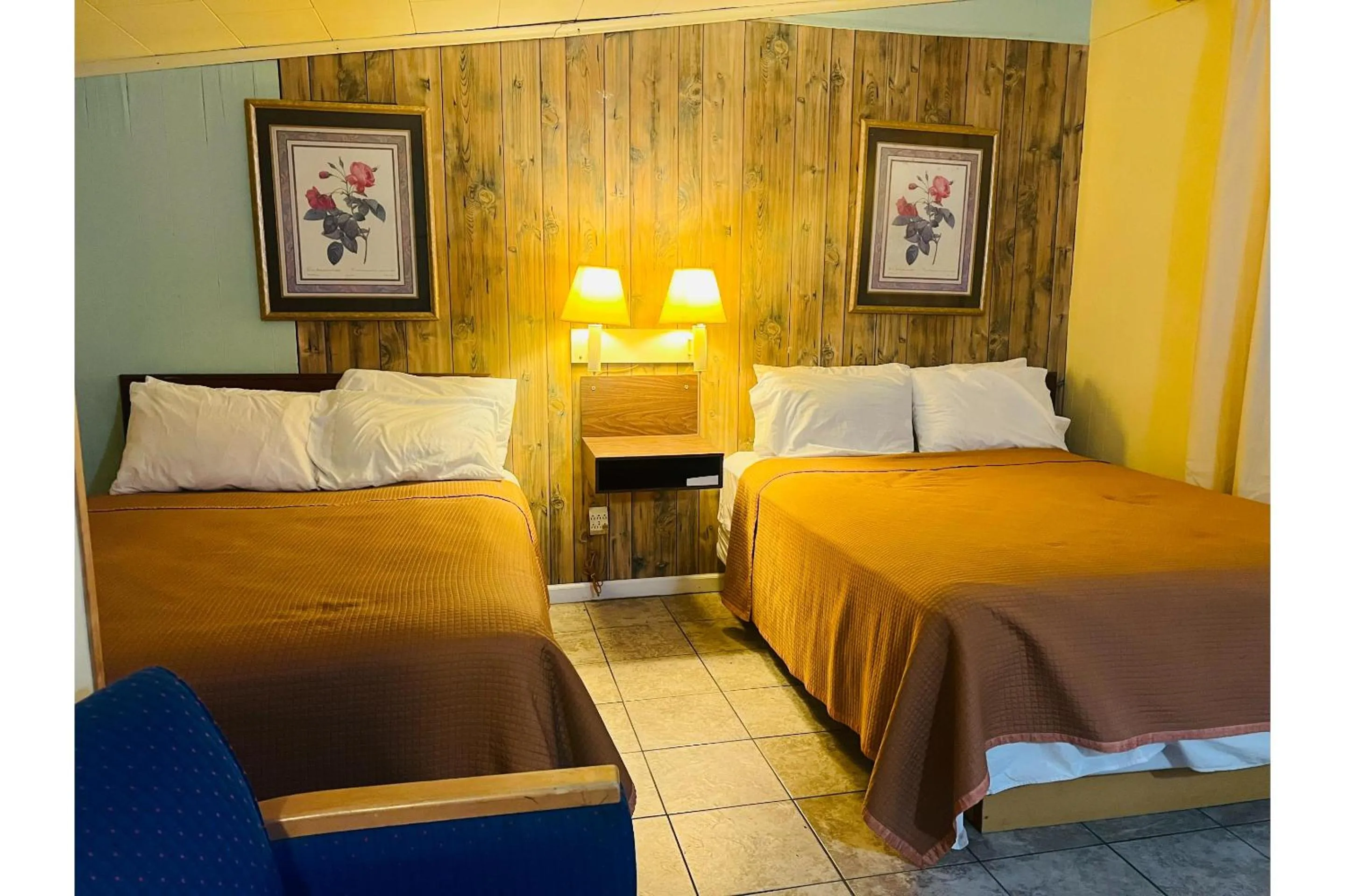 Bedroom in Capital O Sparta Motel Near Carbondale