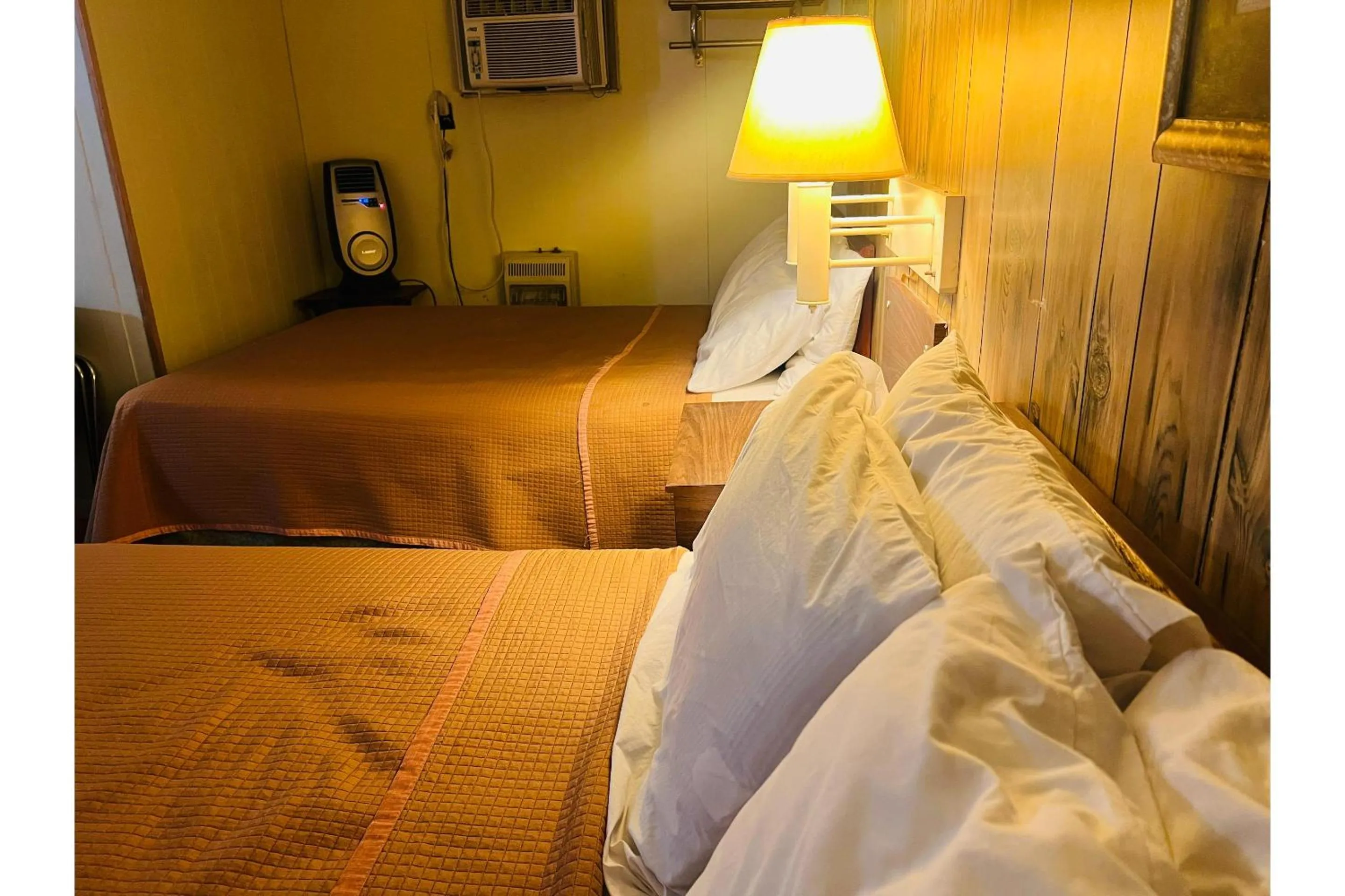 Bedroom in Capital O Sparta Motel Near Carbondale