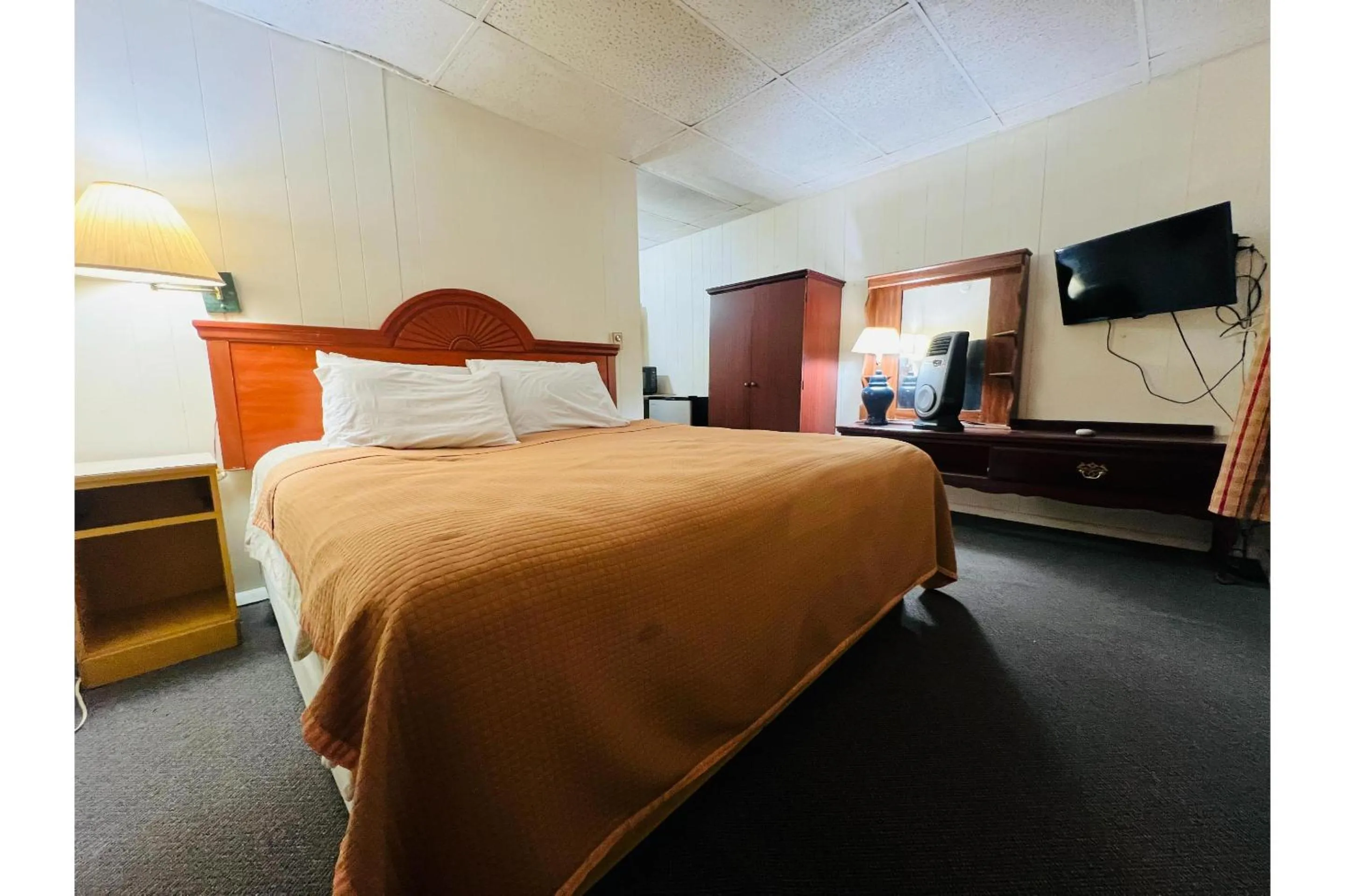 Bedroom in Capital O Sparta Motel Near Carbondale