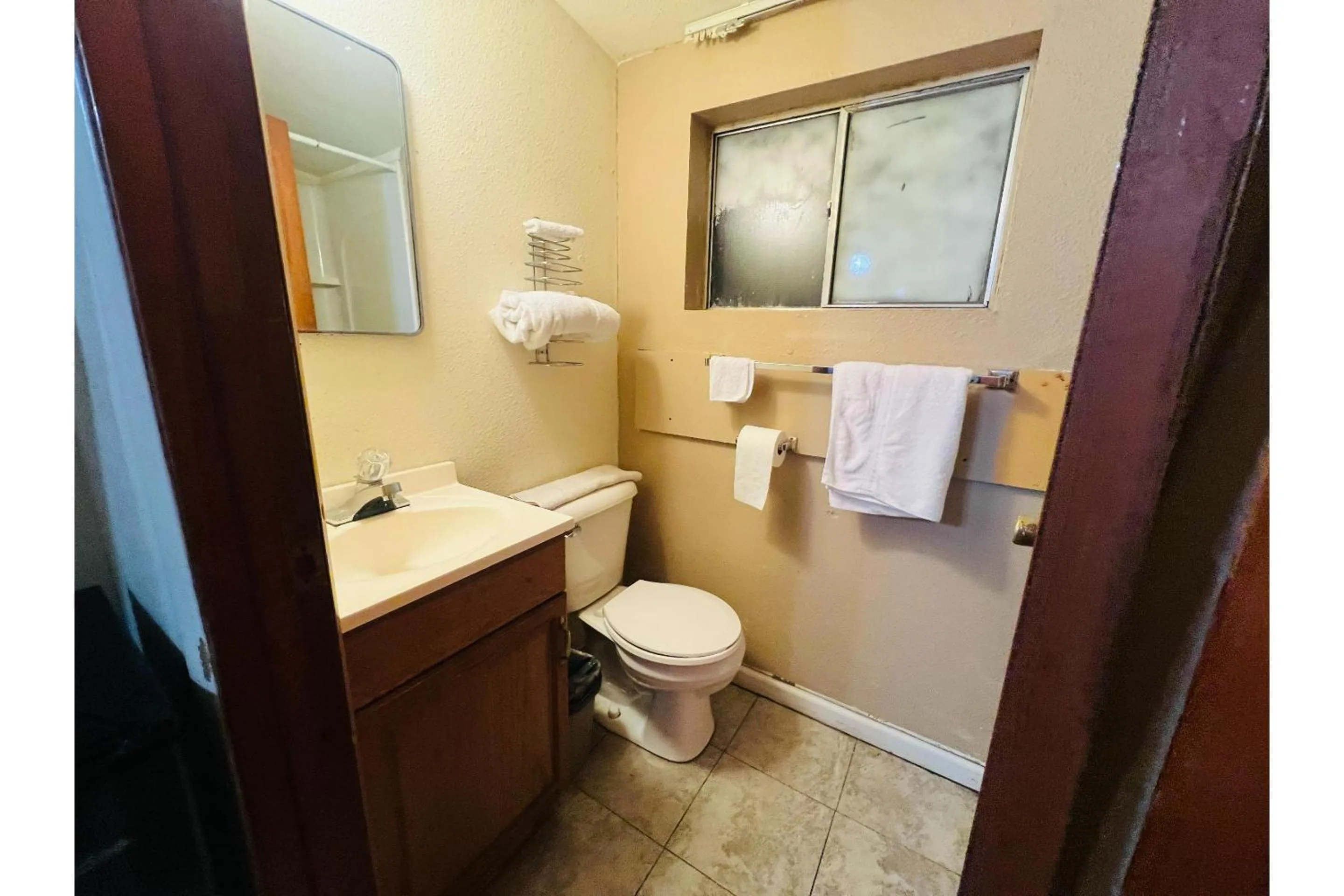 Bathroom in Capital O Sparta Motel Near Carbondale