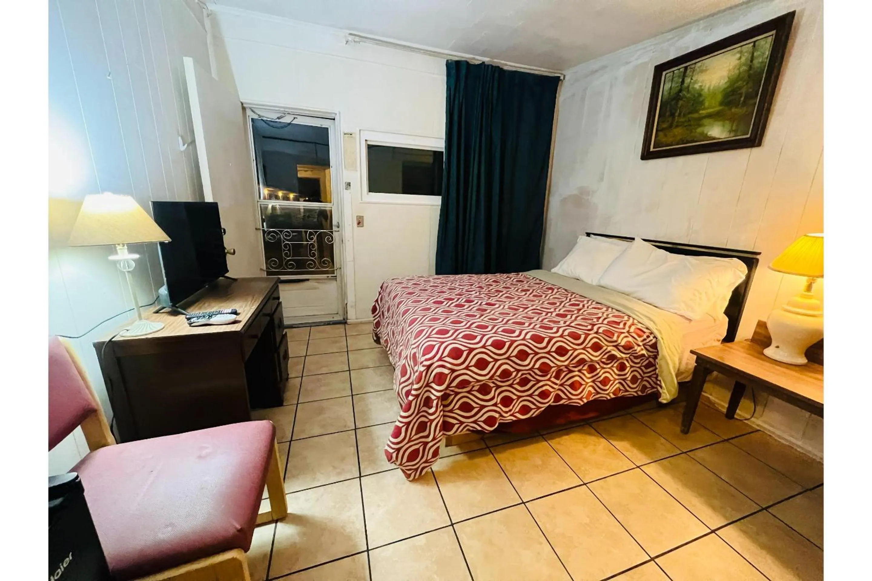 Bedroom in Capital O Sparta Motel Near Carbondale