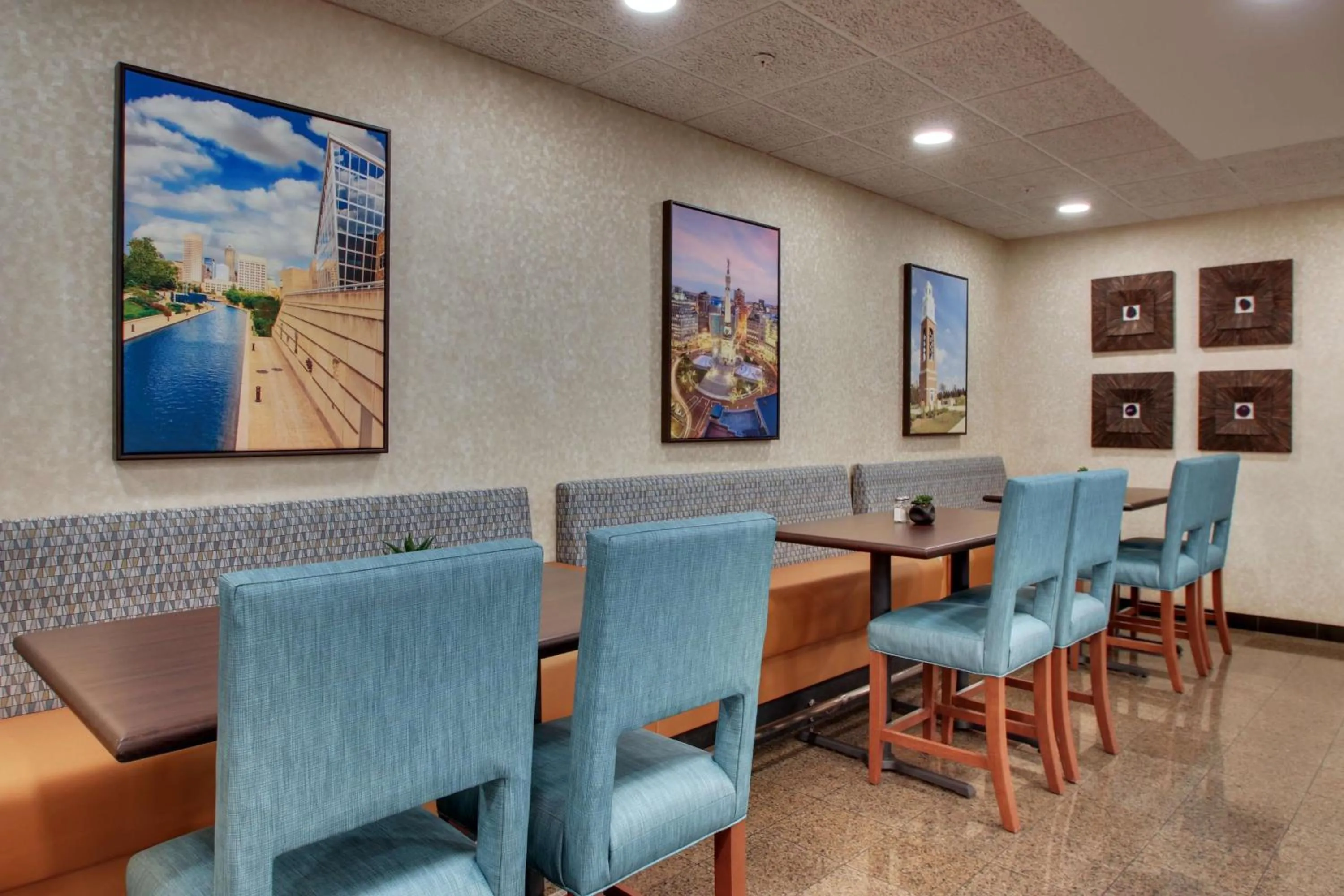 Restaurant/places to eat in Best Western Plus Indianapolis North at Pyramids