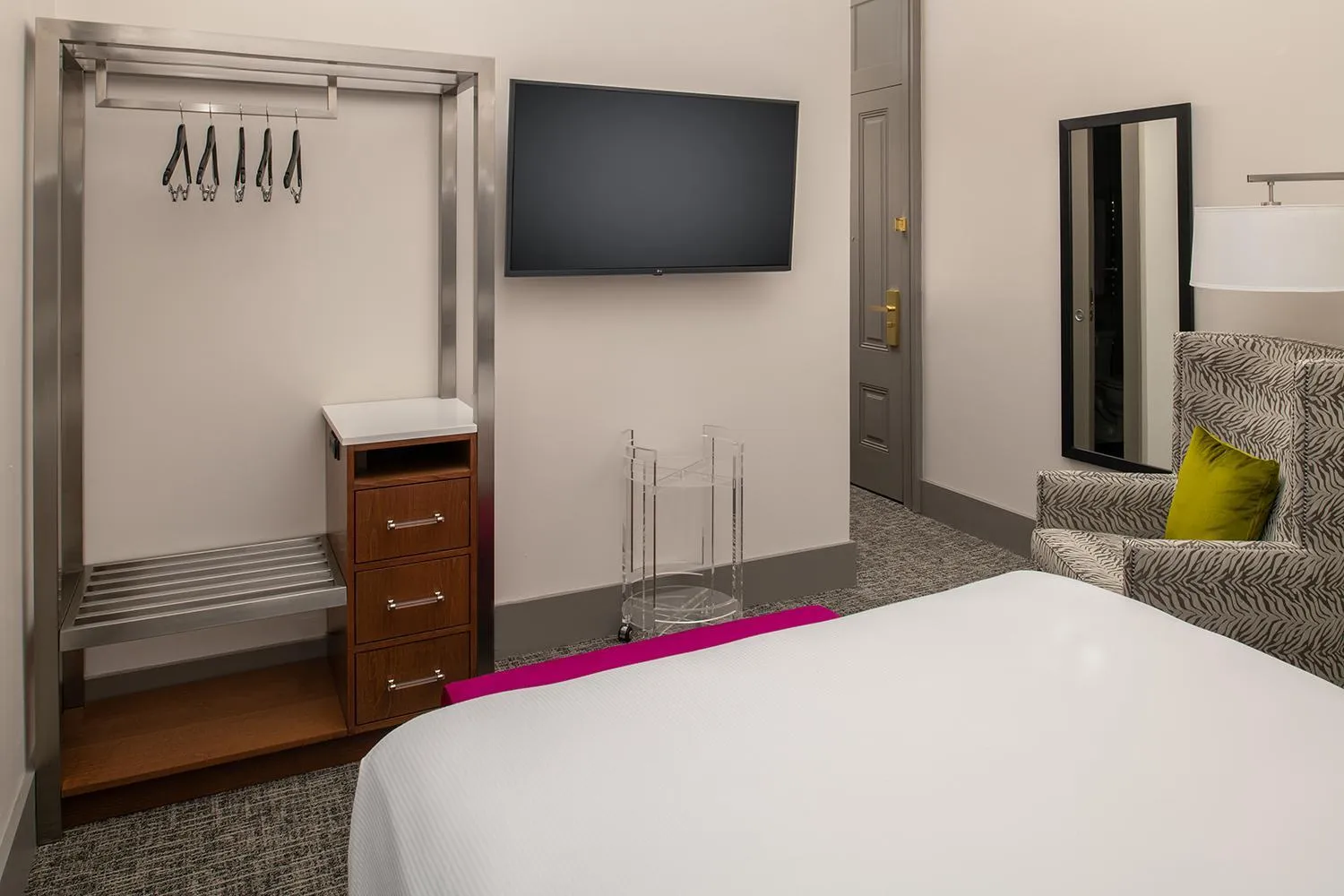 Bedroom, Bed in Harlow Hotel