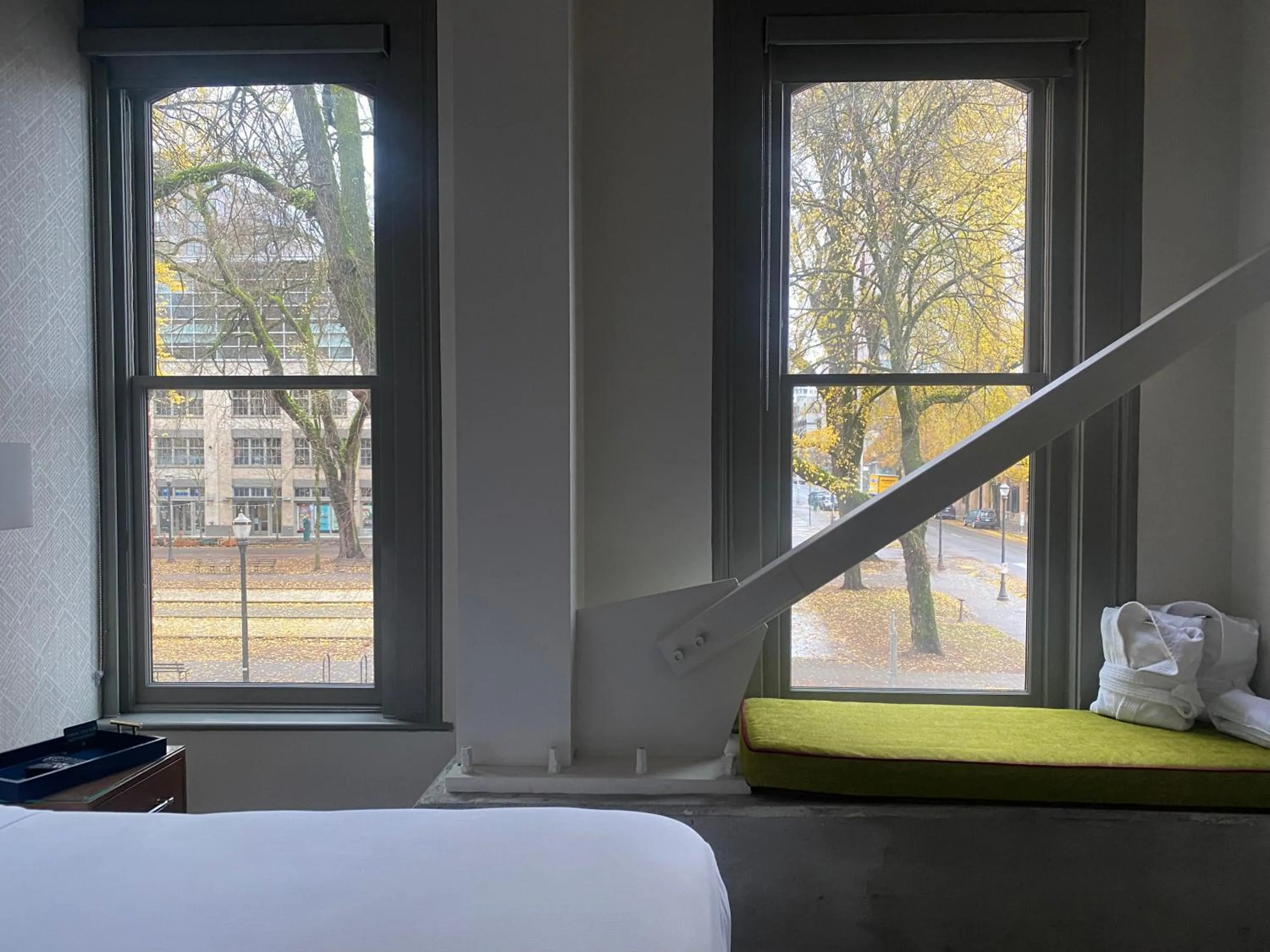 City view, Bed in Harlow Hotel