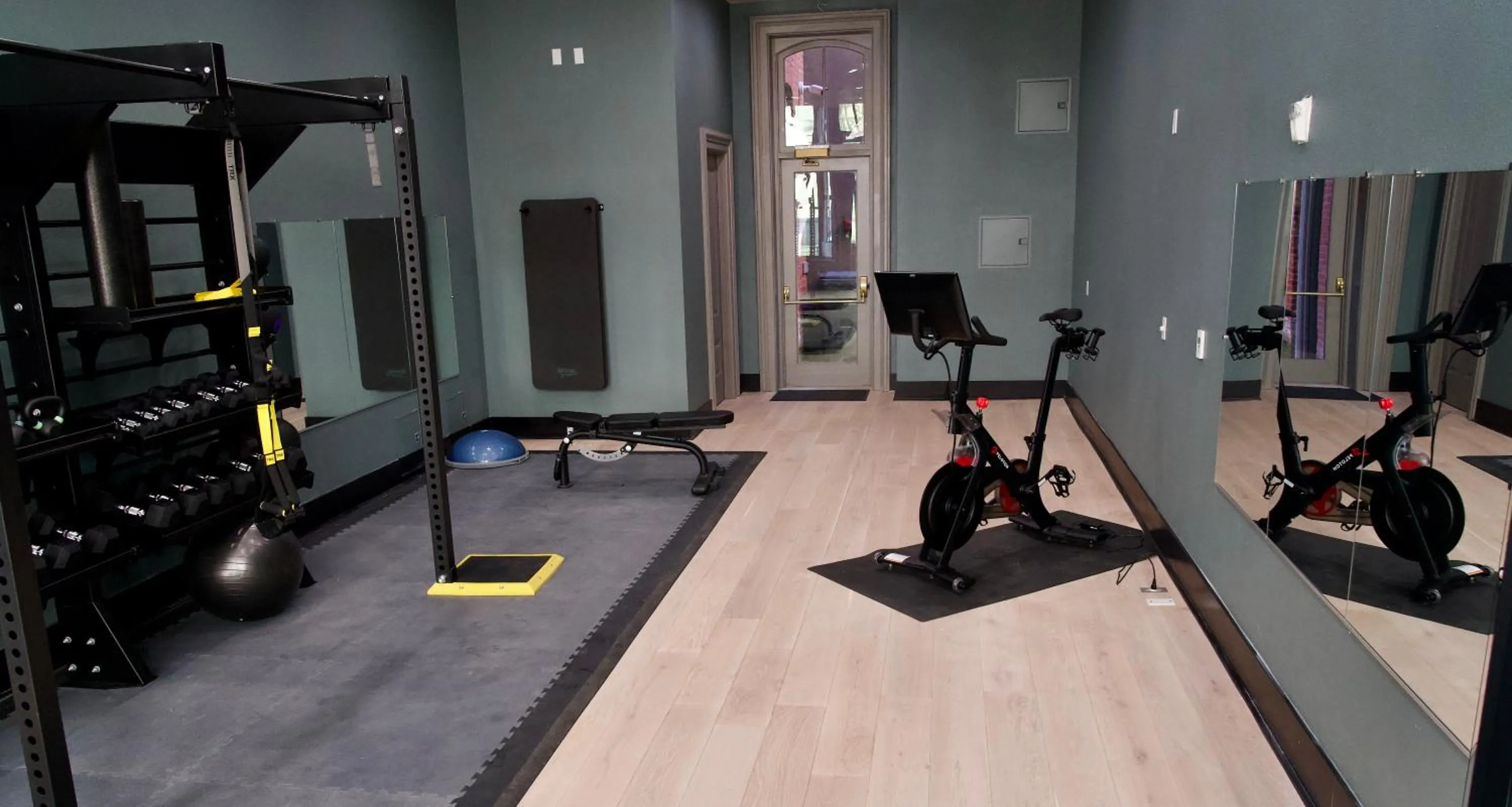 Fitness centre/facilities in Harlow Hotel