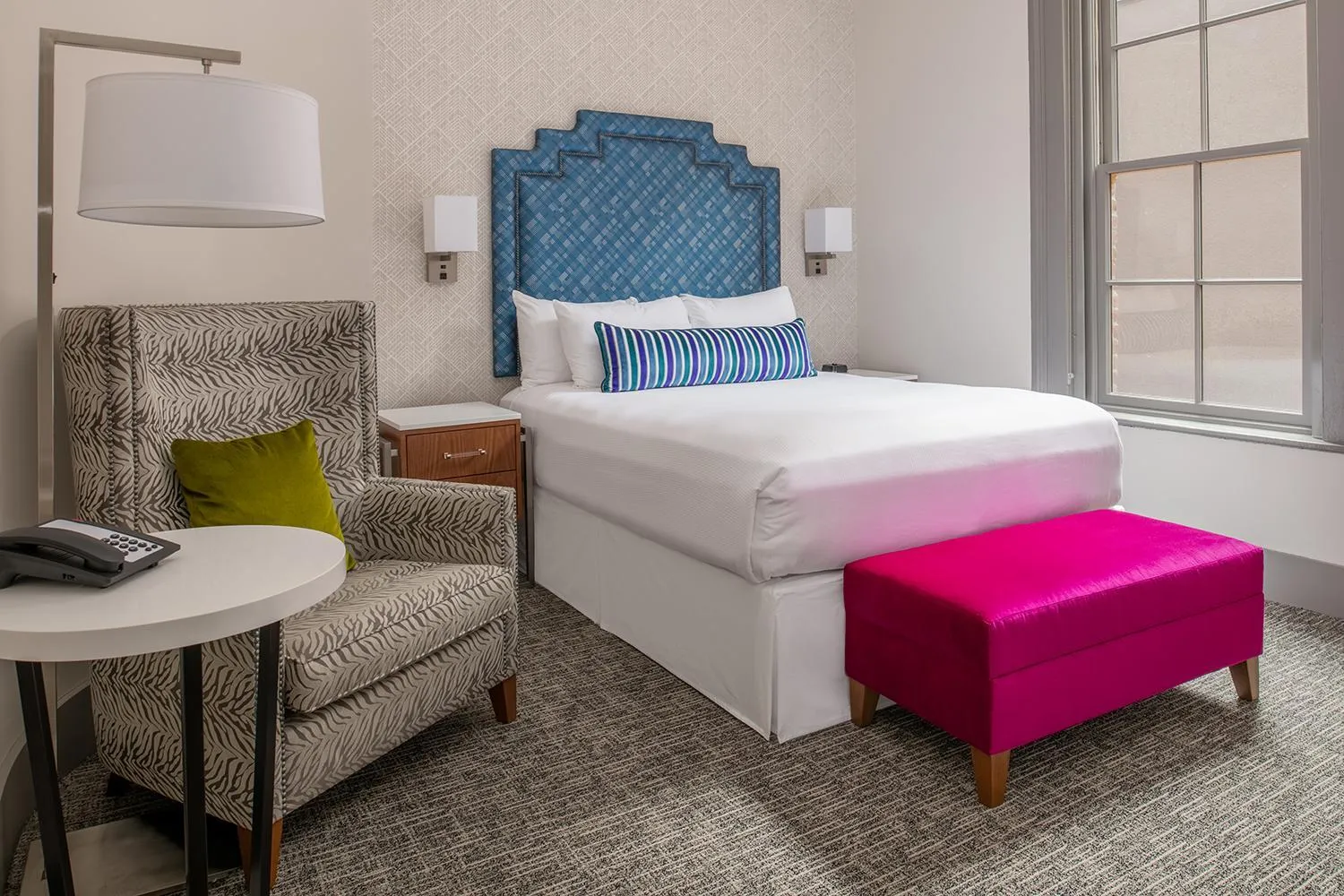 Bedroom, Bed in Harlow Hotel