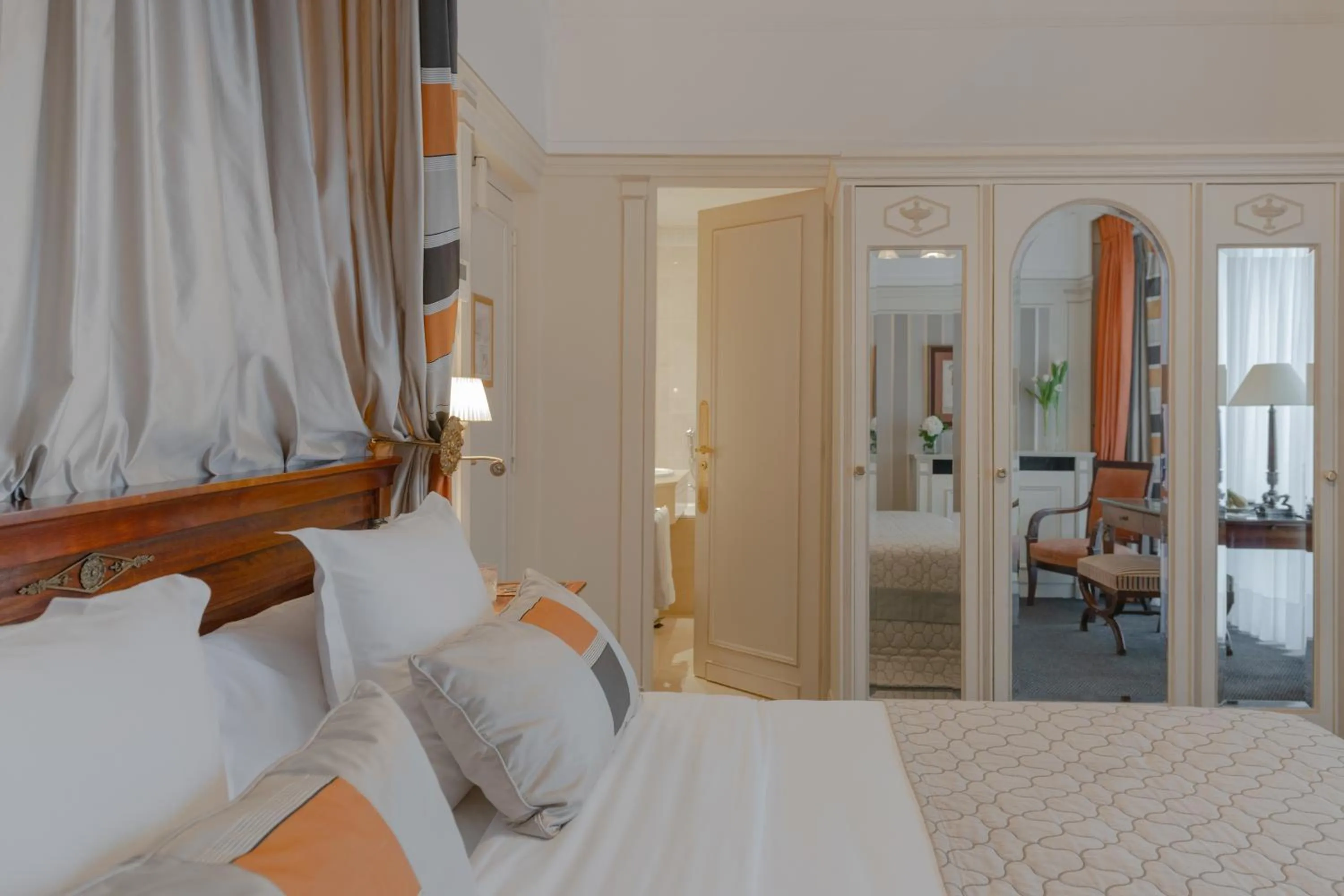 Bed in Hôtel Napoleon Paris