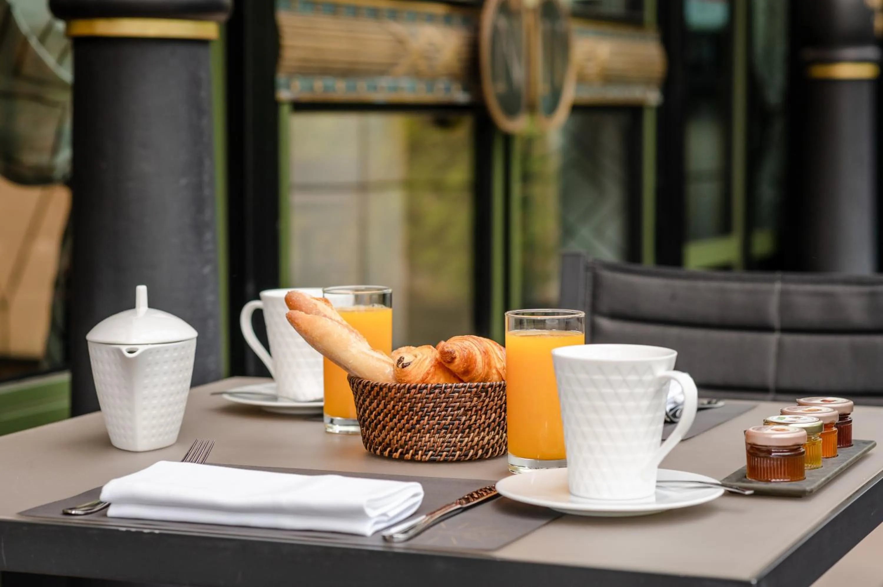 Breakfast in Hôtel Napoleon Paris