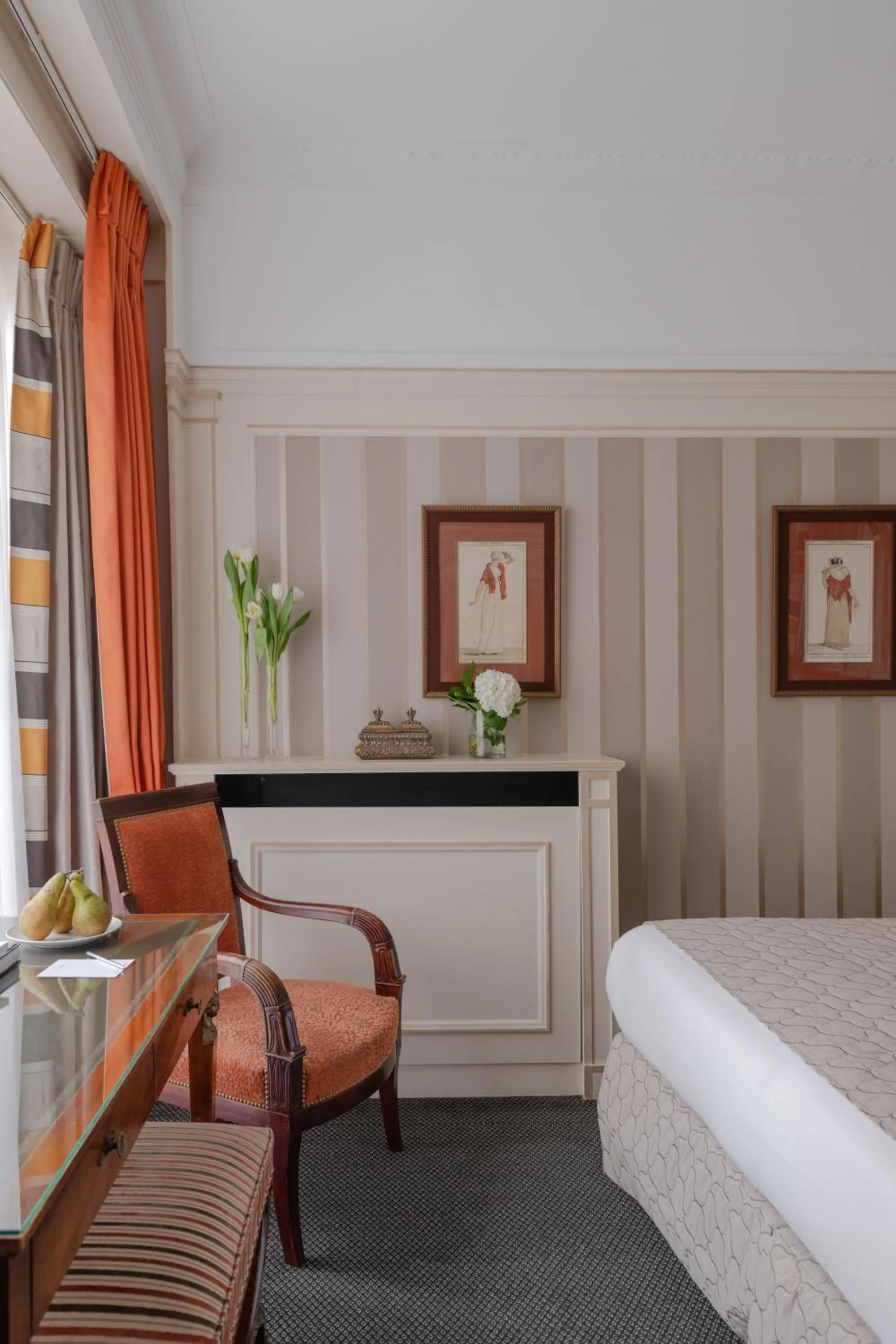 Photo of the whole room, Bed in Hôtel Napoleon Paris