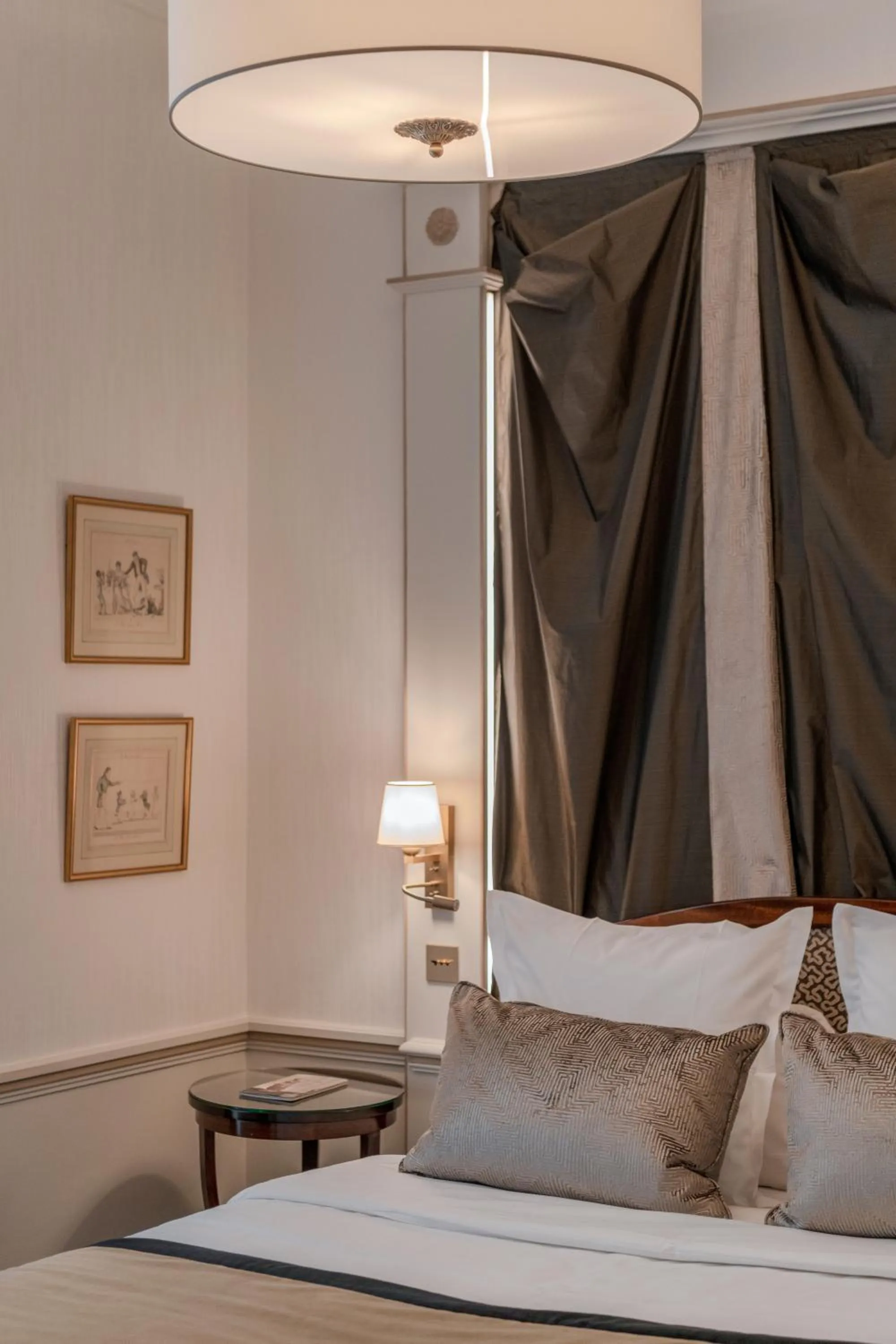 Bed in Hôtel Napoleon Paris