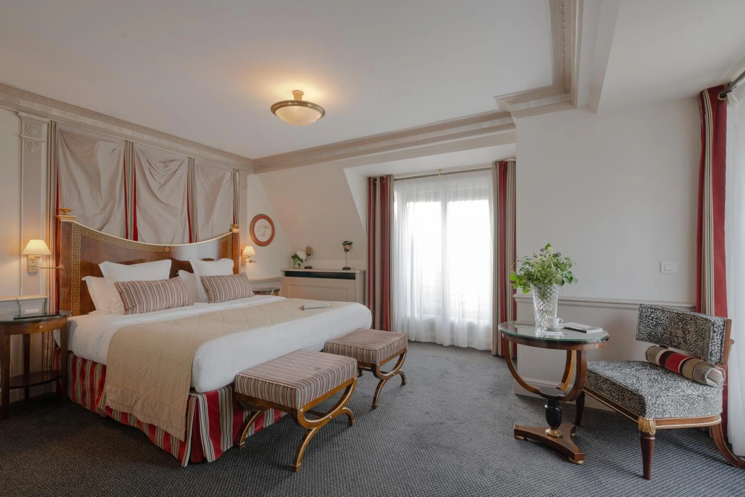 Bed in Hôtel Napoleon Paris