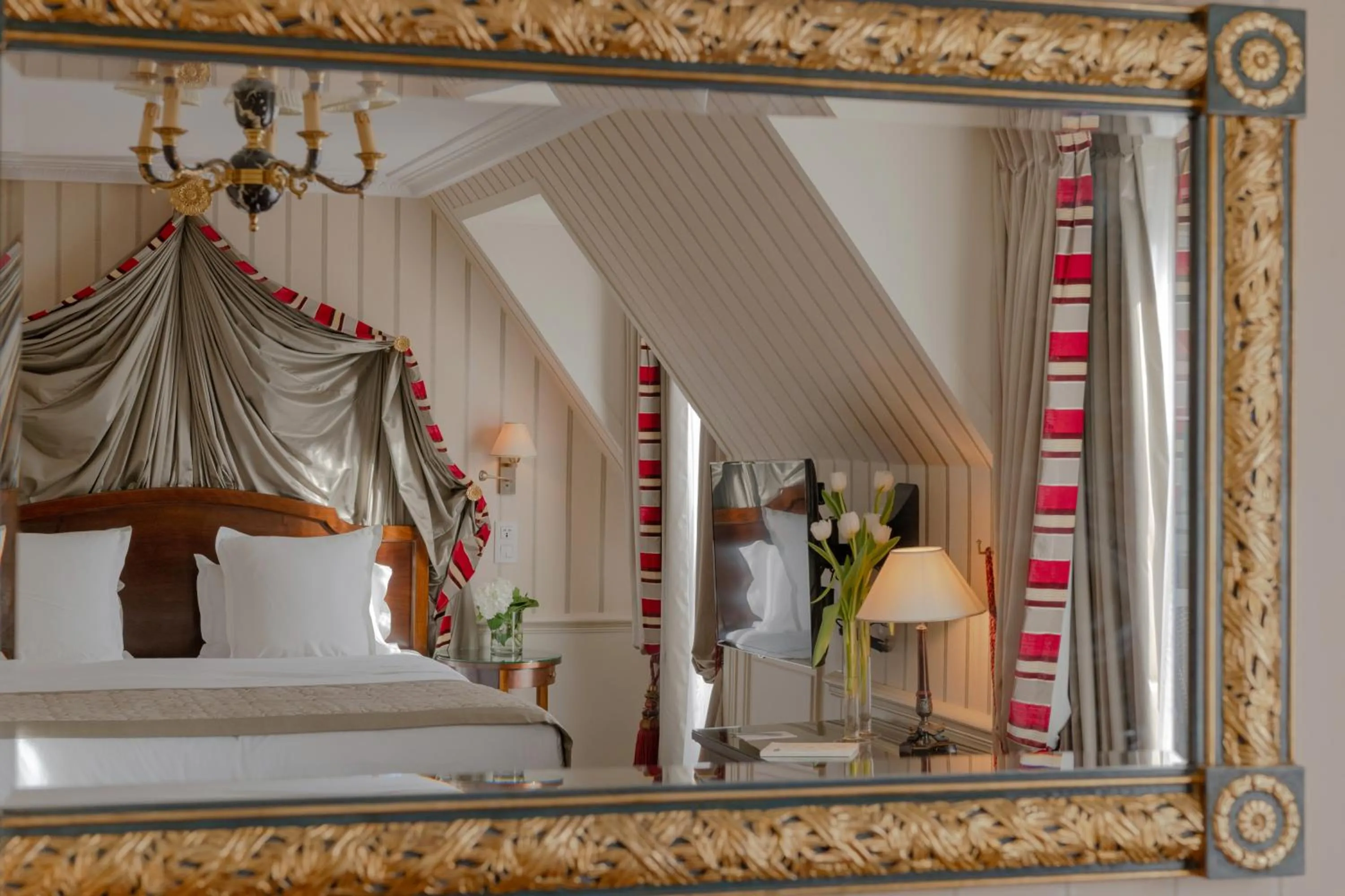 Bed in Hôtel Napoleon Paris