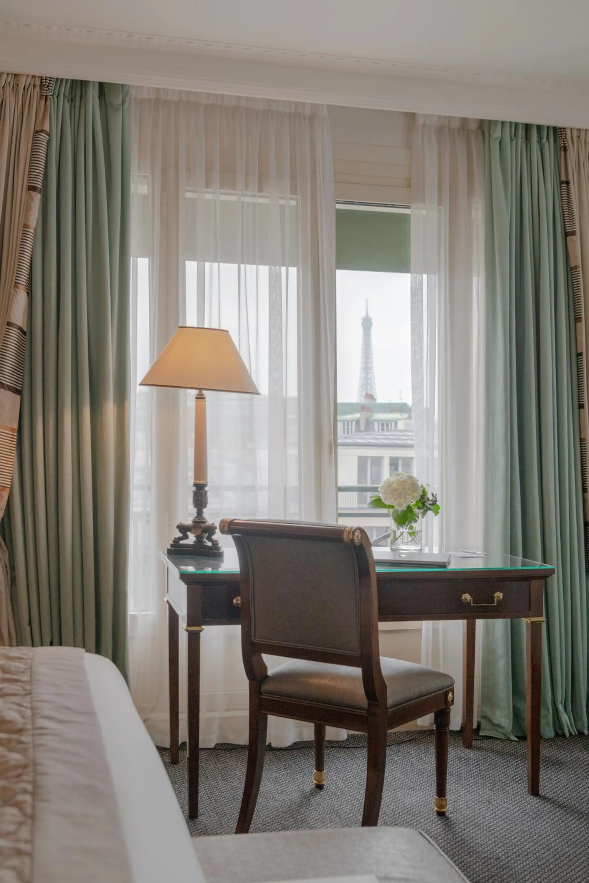 Seating area, Bed in Hôtel Napoleon Paris