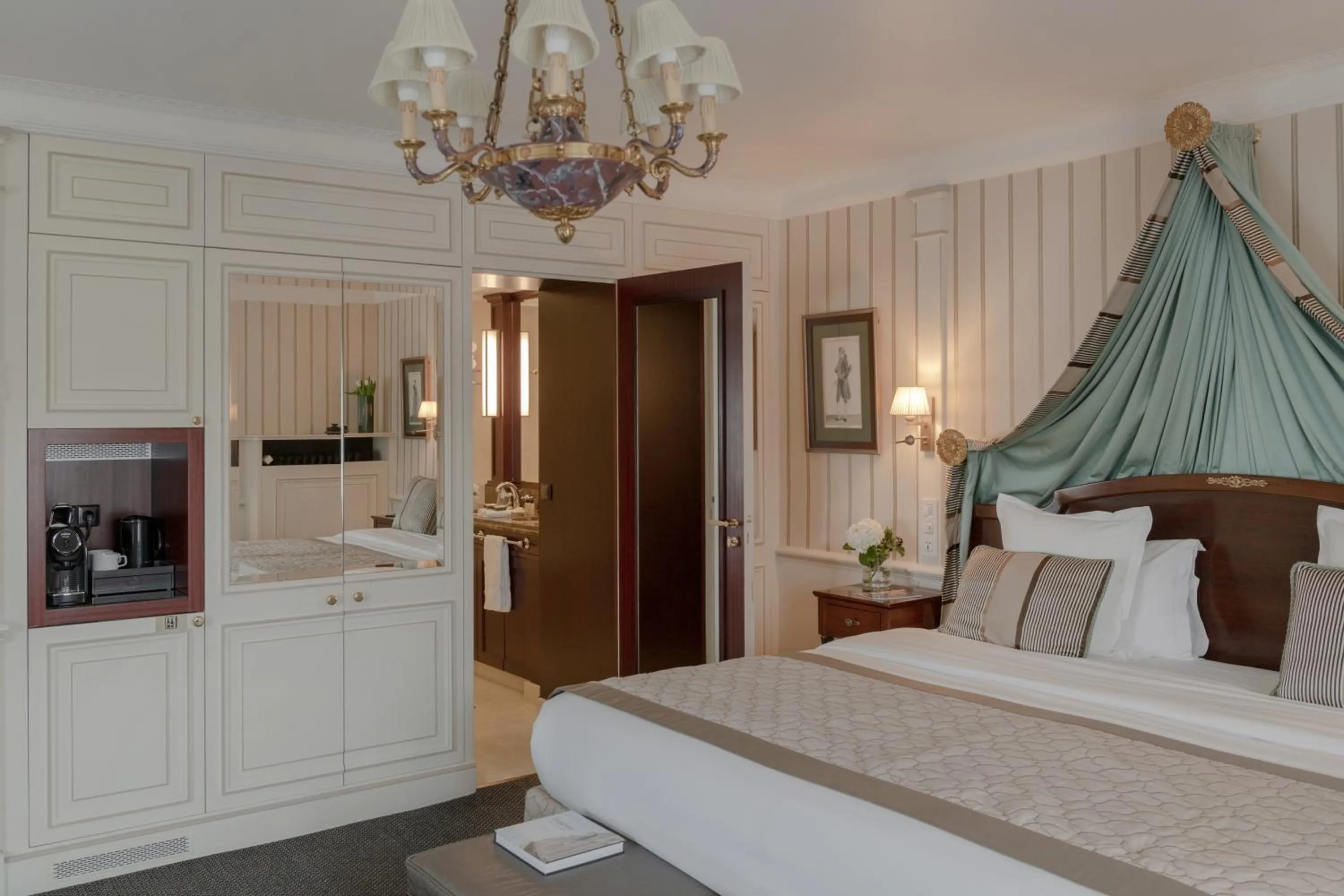 Bed in Hôtel Napoleon Paris