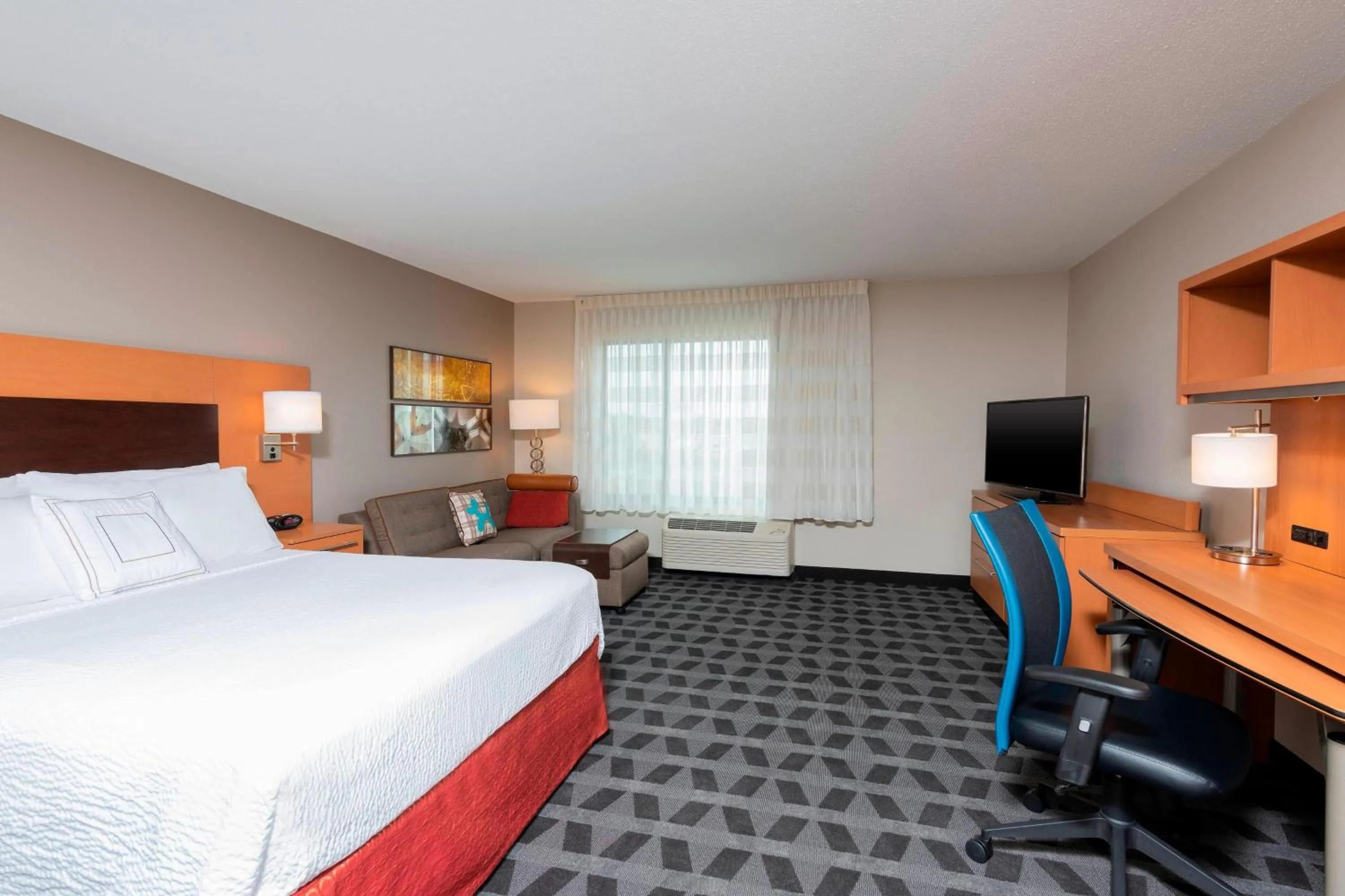 Photo of the whole room, Bed in TownePlace Suites Fort Wayne North