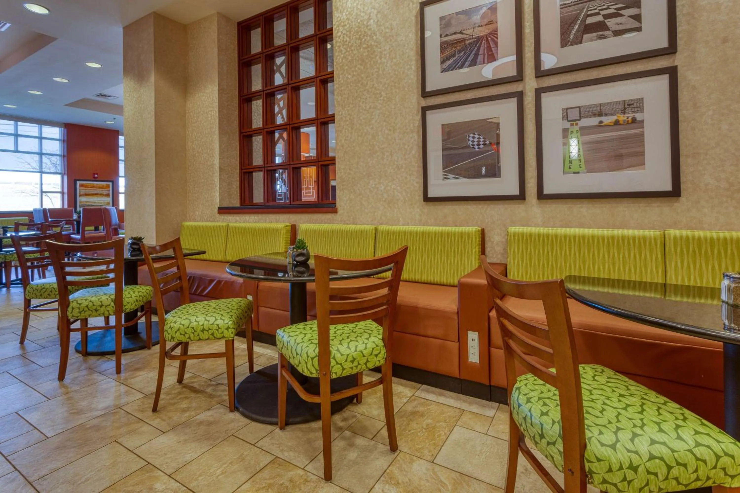 Restaurant/places to eat in Drury Inn & Suites Indianapolis Northeast