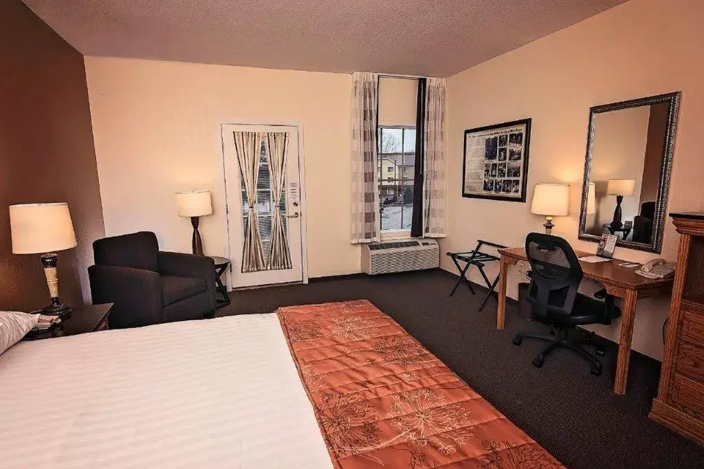 King Room with Garden Tub Terrace/River View in Marv Herzog Hotel King Room with Garden Tub Terrace/River View in Marv Herzog Hotel