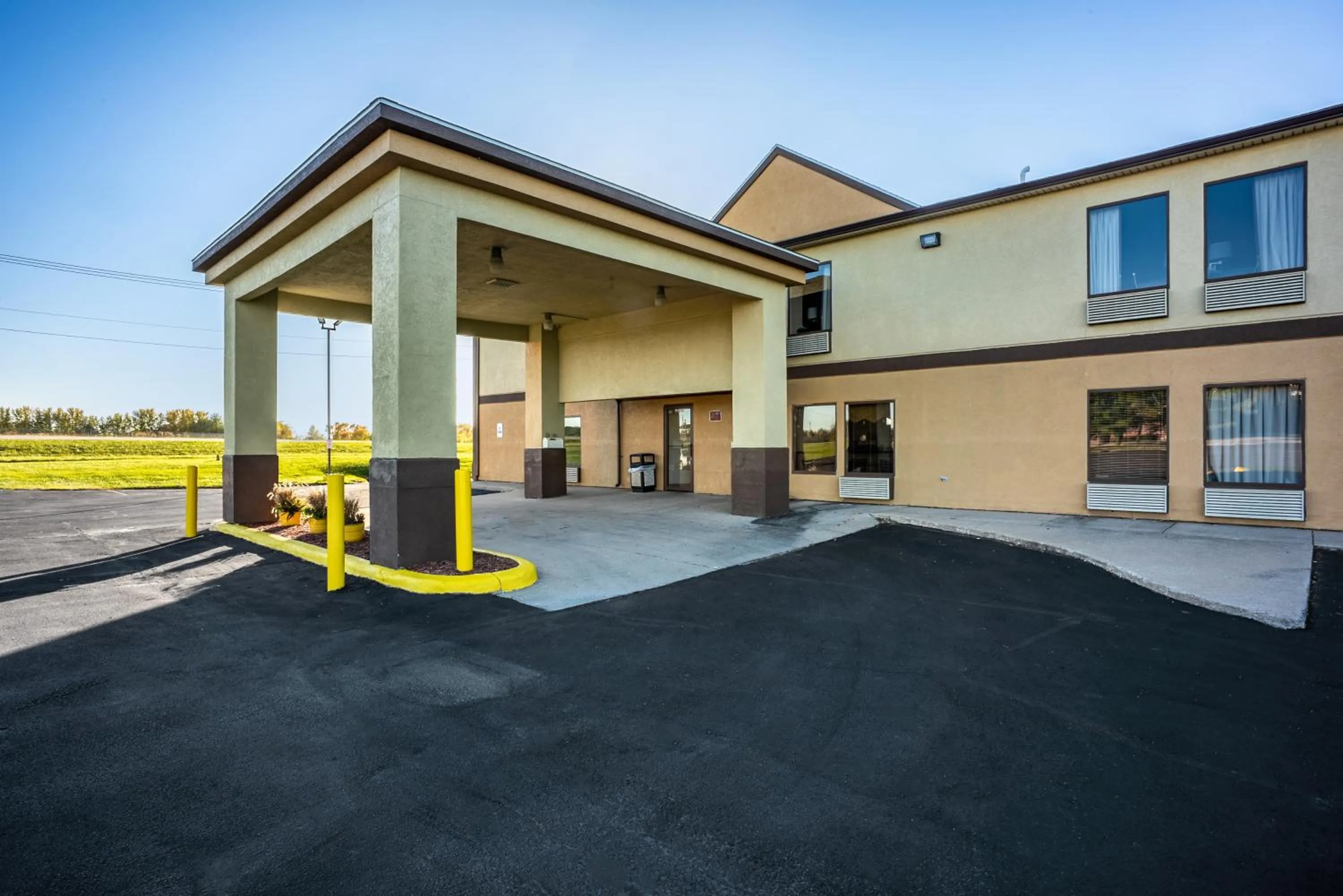 Property building in Super 8 by Wyndham Galesburg