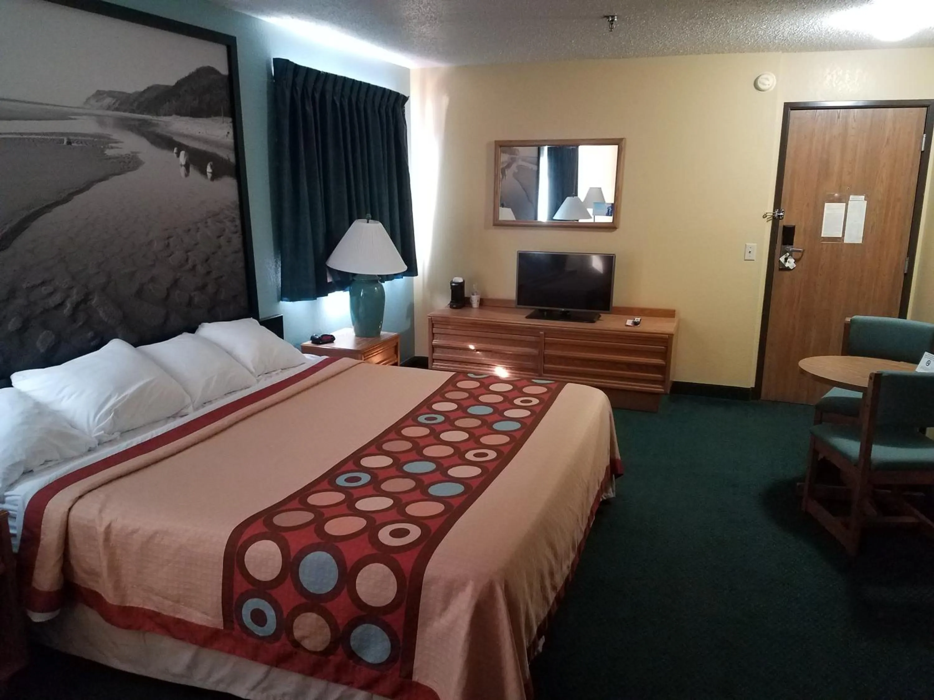 Bed in Super 8 by Wyndham Houghton Lake