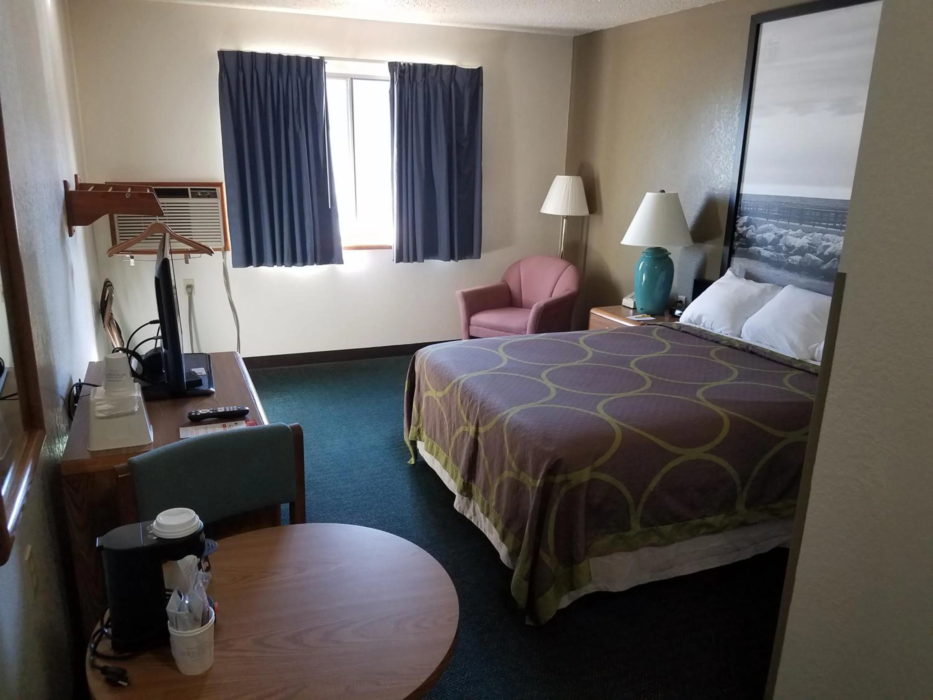 Bed in Super 8 by Wyndham Houghton Lake