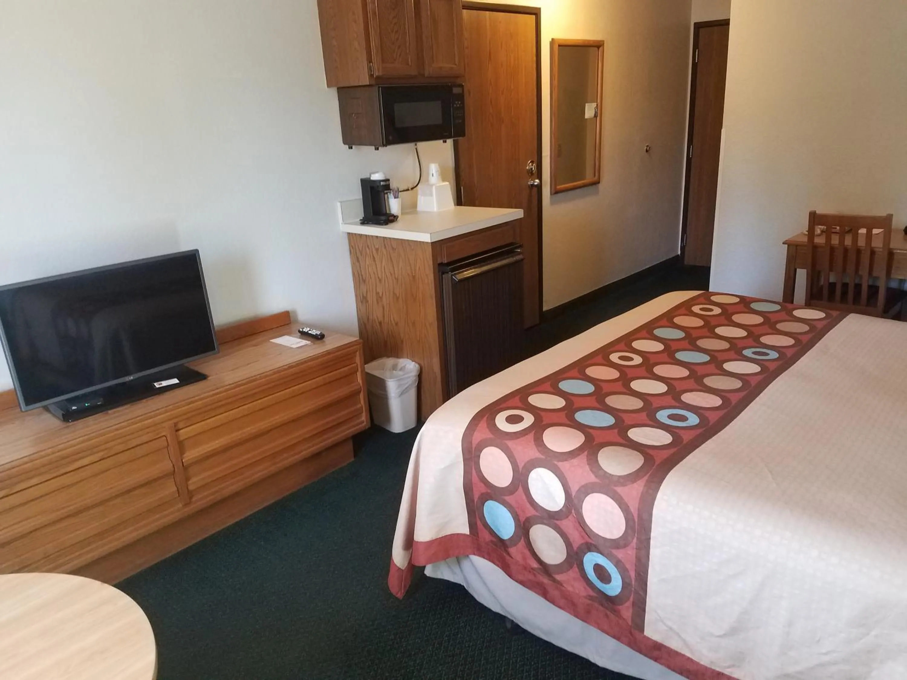 Bed in Super 8 by Wyndham Houghton Lake