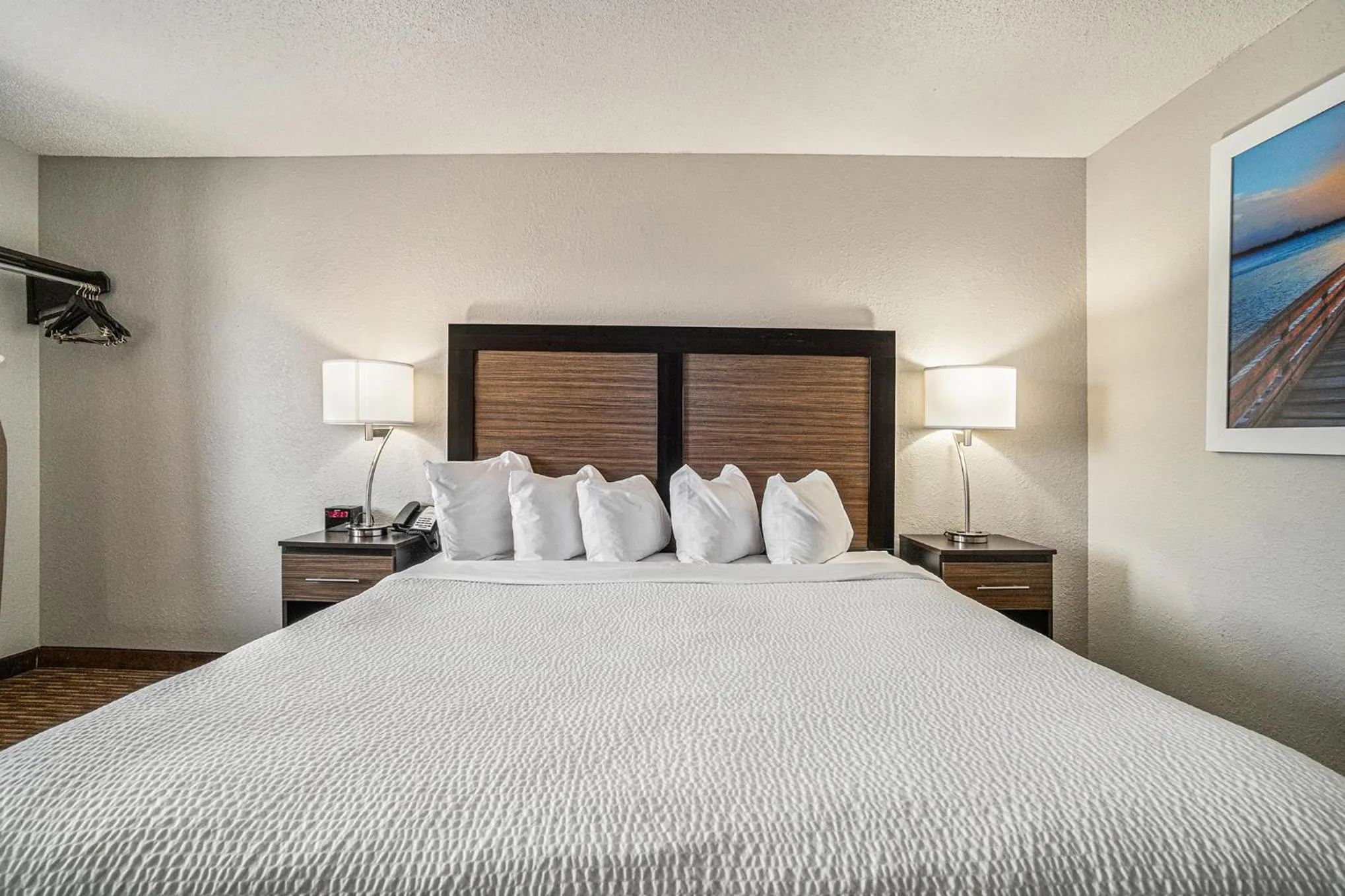 Bed in Days Inn & Suites by Wyndham Traverse City