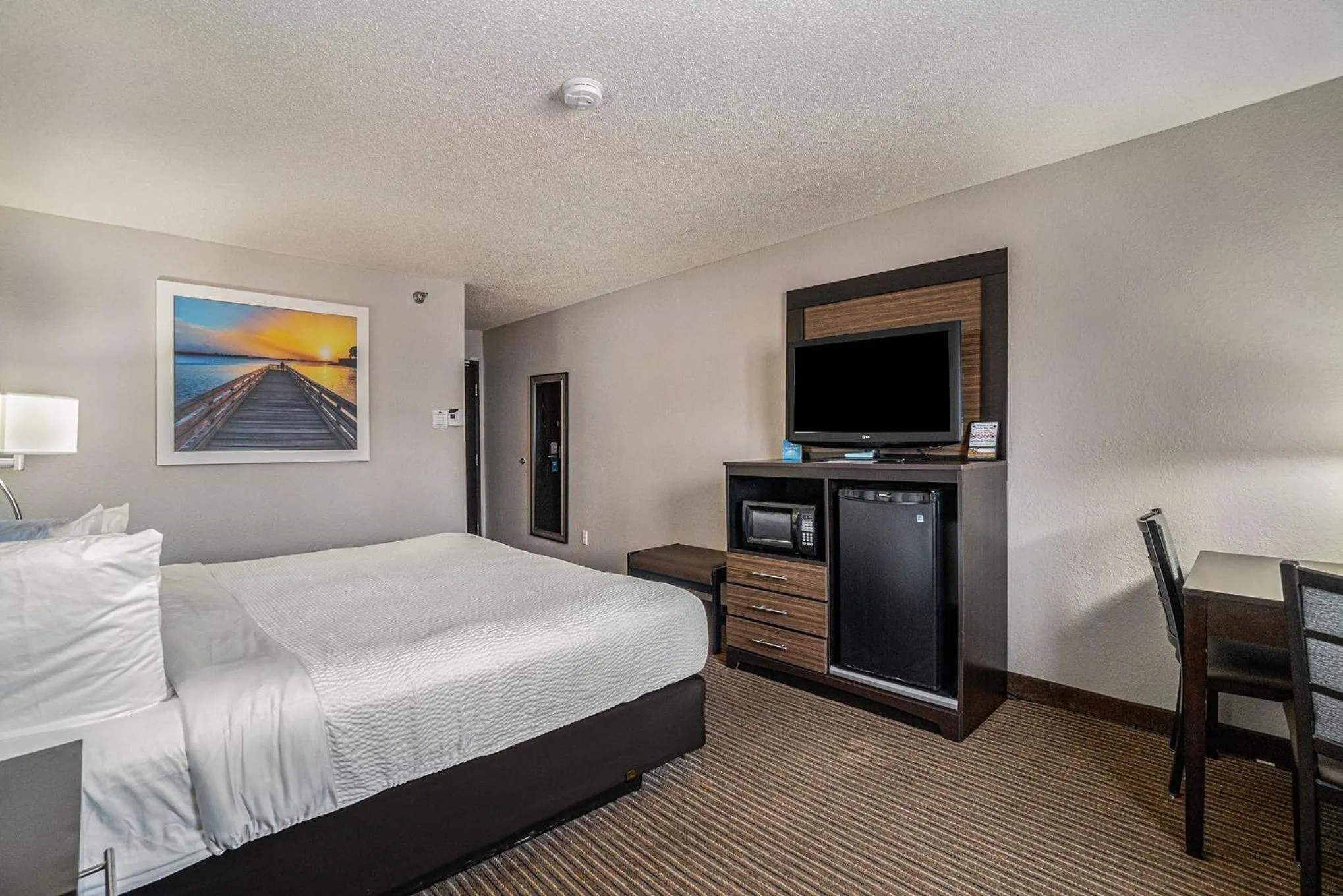 Bed in Days Inn & Suites by Wyndham Traverse City