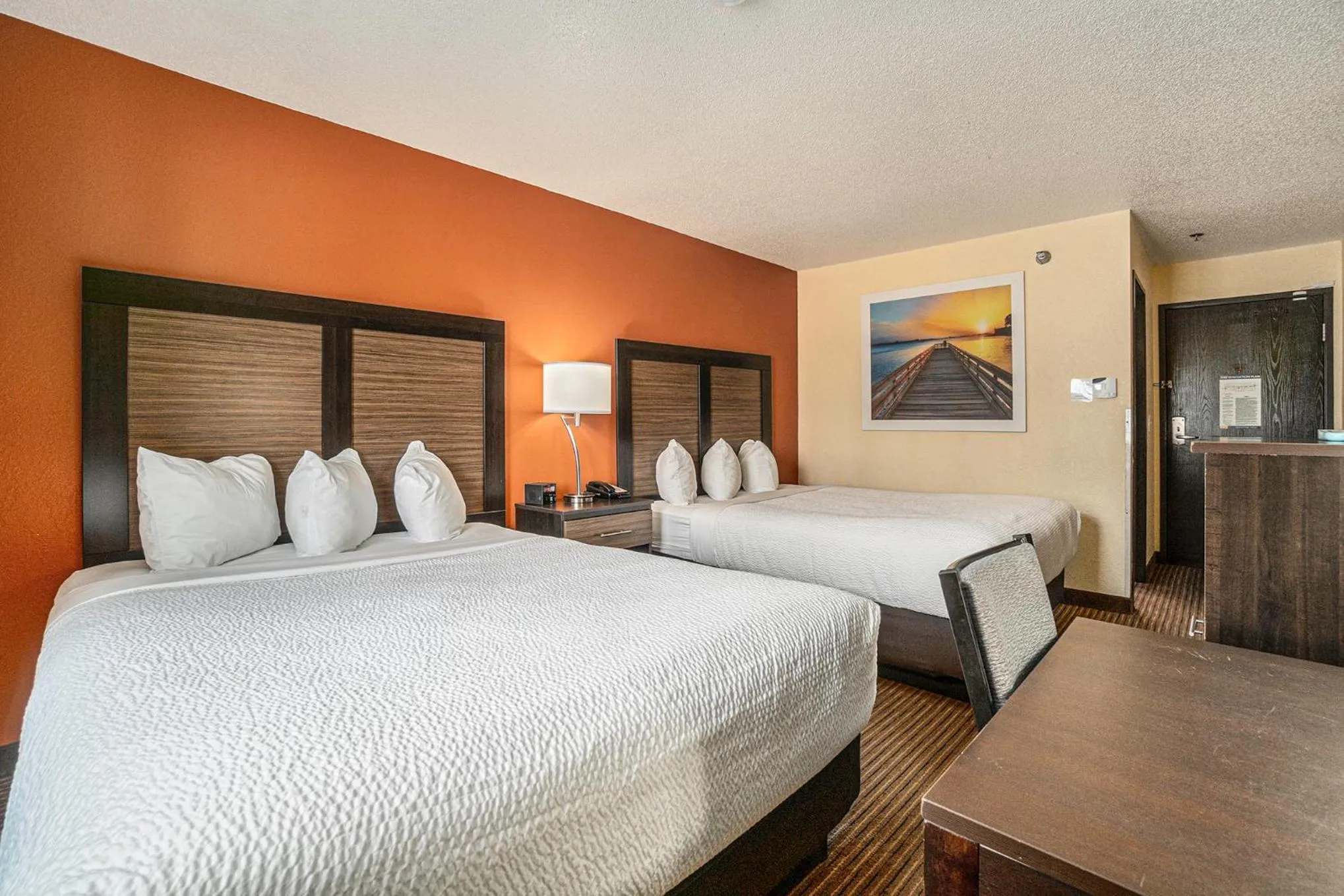 Bed in Days Inn & Suites by Wyndham Traverse City