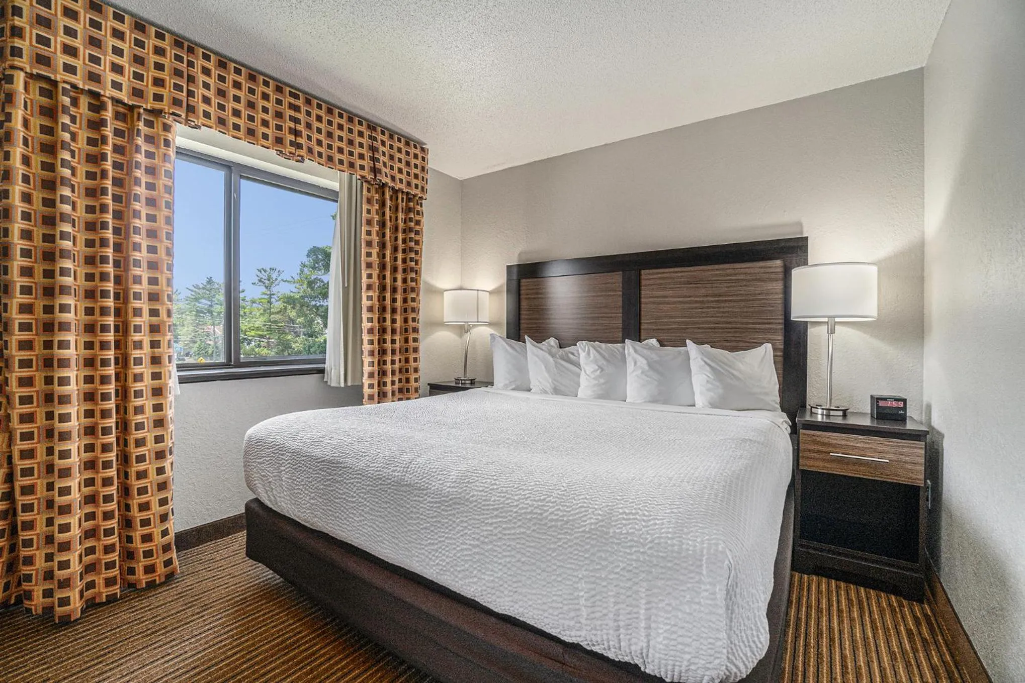 Bed in Days Inn & Suites by Wyndham Traverse City