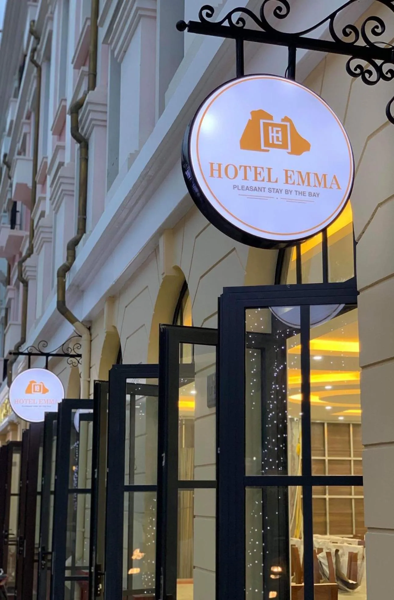 Facade/entrance in Emma Hotel