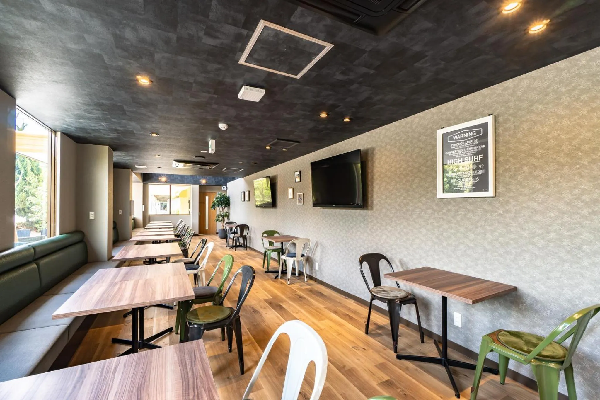 Communal lounge/ TV room in I-Link Hostel & Cafe Shimanami