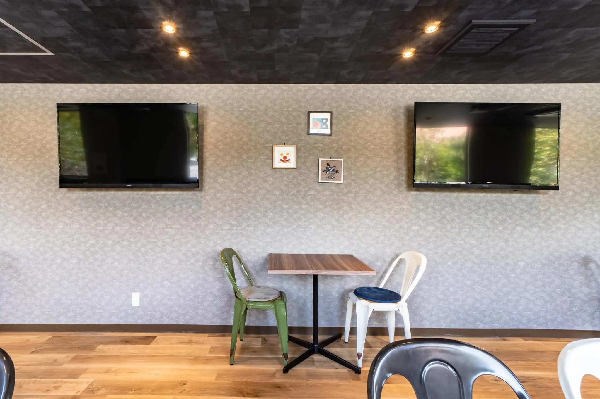 Communal lounge/ TV room in I-Link Hostel & Cafe Shimanami