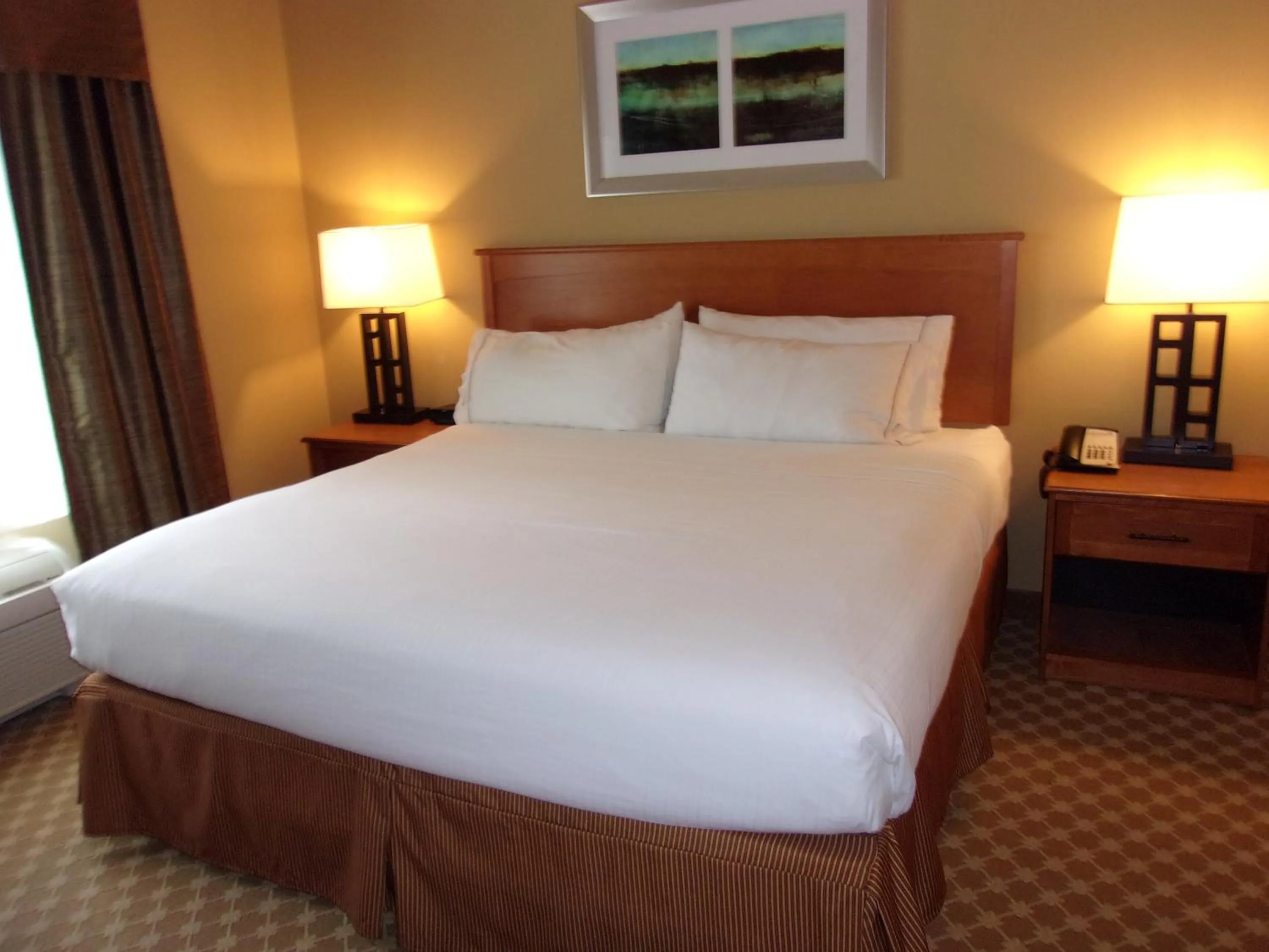 Bed in Holiday Inn Express Hotel & Suites Chicago West Roselle by IHG